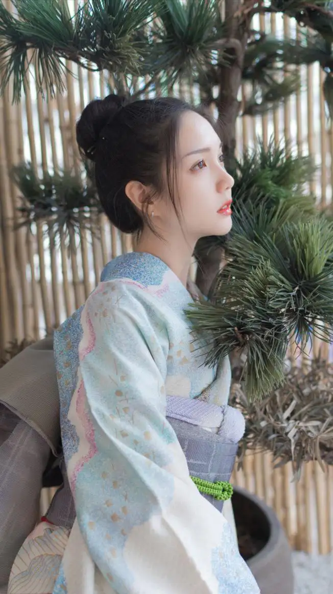侧脸长发和服美女