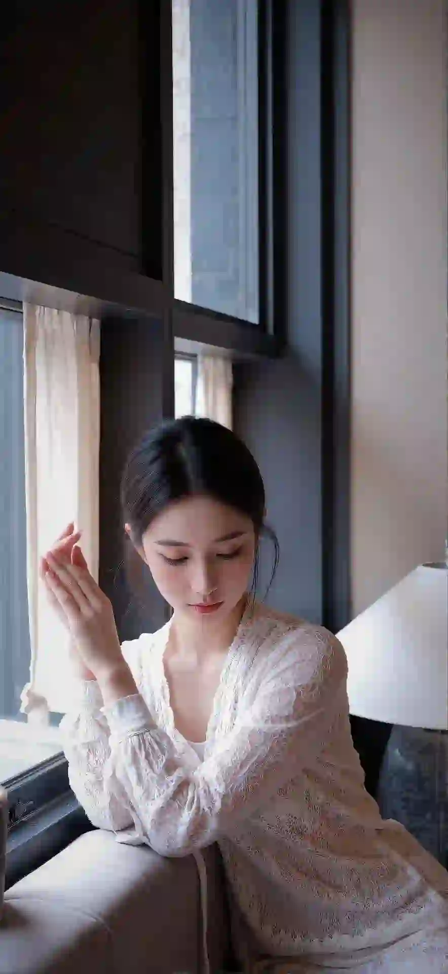 长发清纯美女 居家 白色裙子 优雅 纯欲