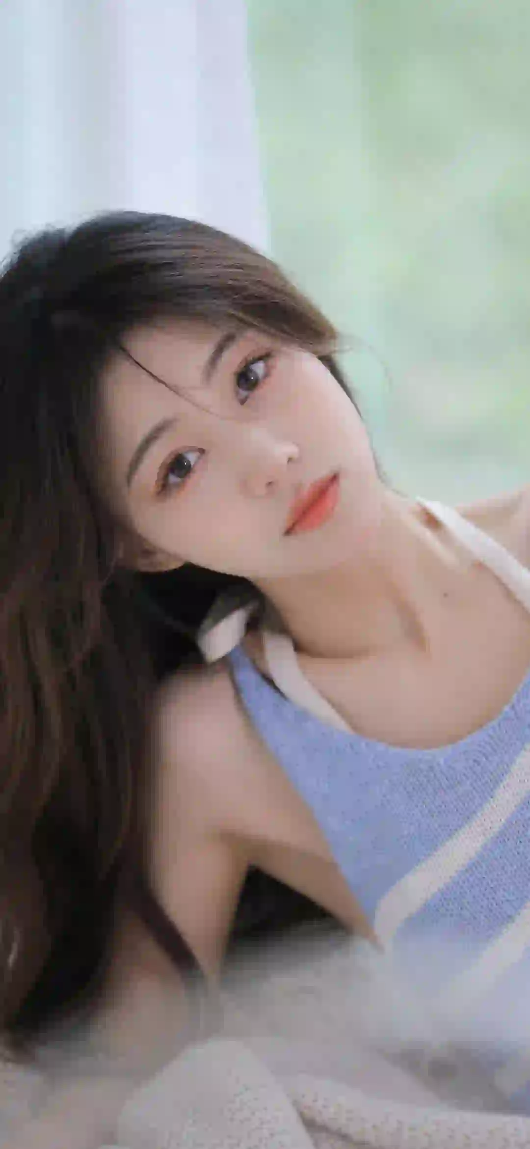 长发清纯美女 居家写真 毛线衣服