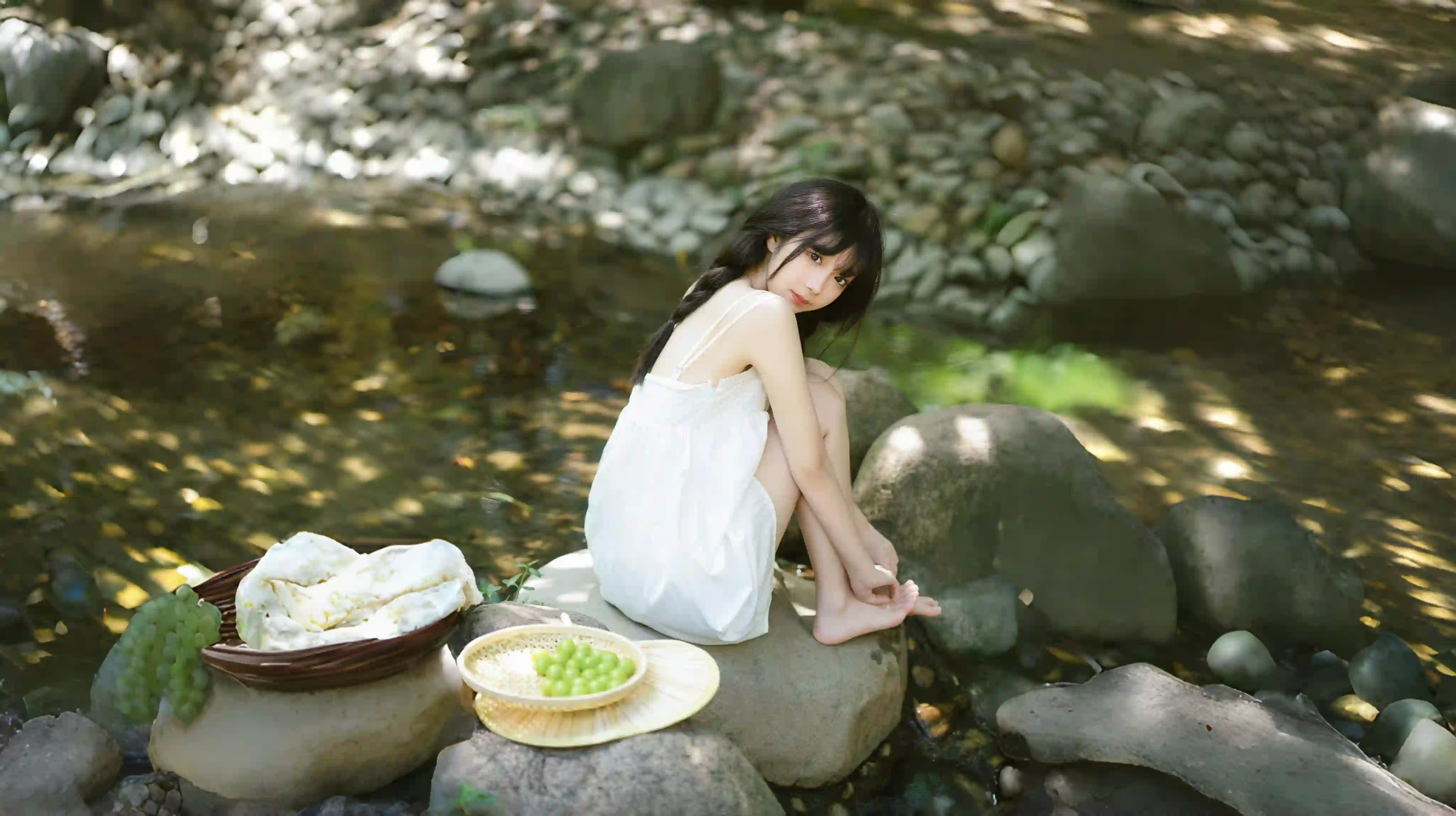 夏日 长发美女 清纯美女 甜美 唯美 白色吊带长裙美女