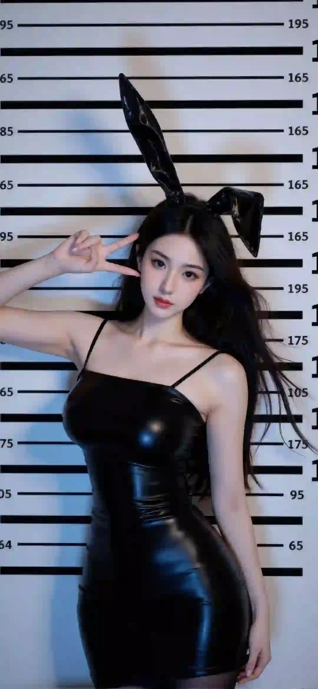 黑色包臀裙 黑色吊带 可爱 兔耳朵 