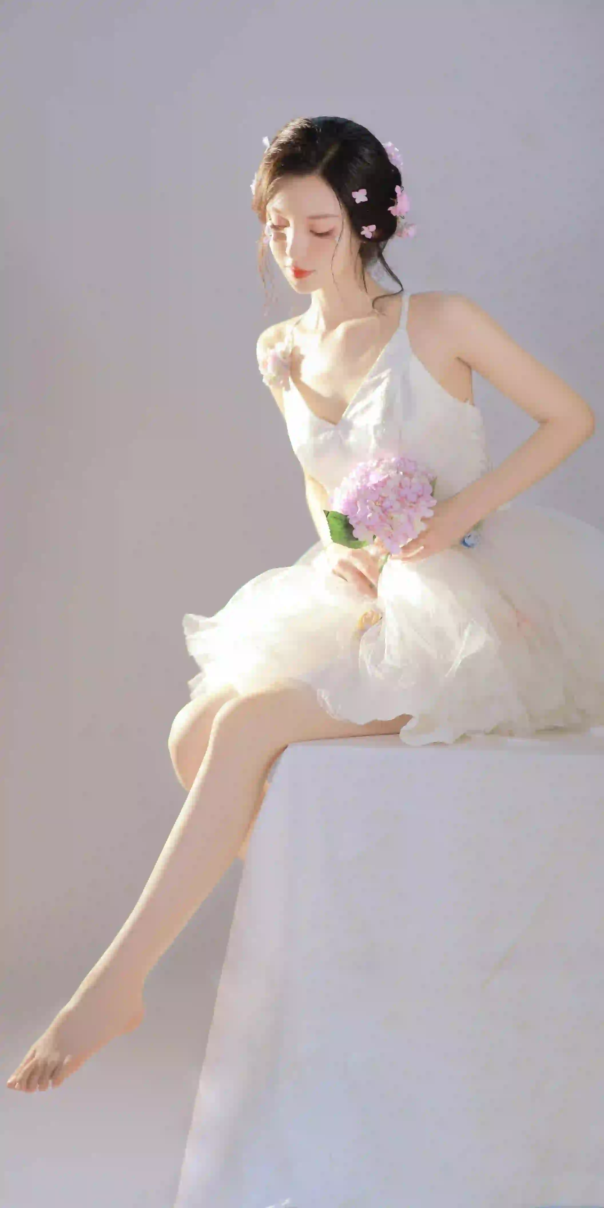 清纯美女 长发美女 长腿女孩 白色裙子 吊带裙