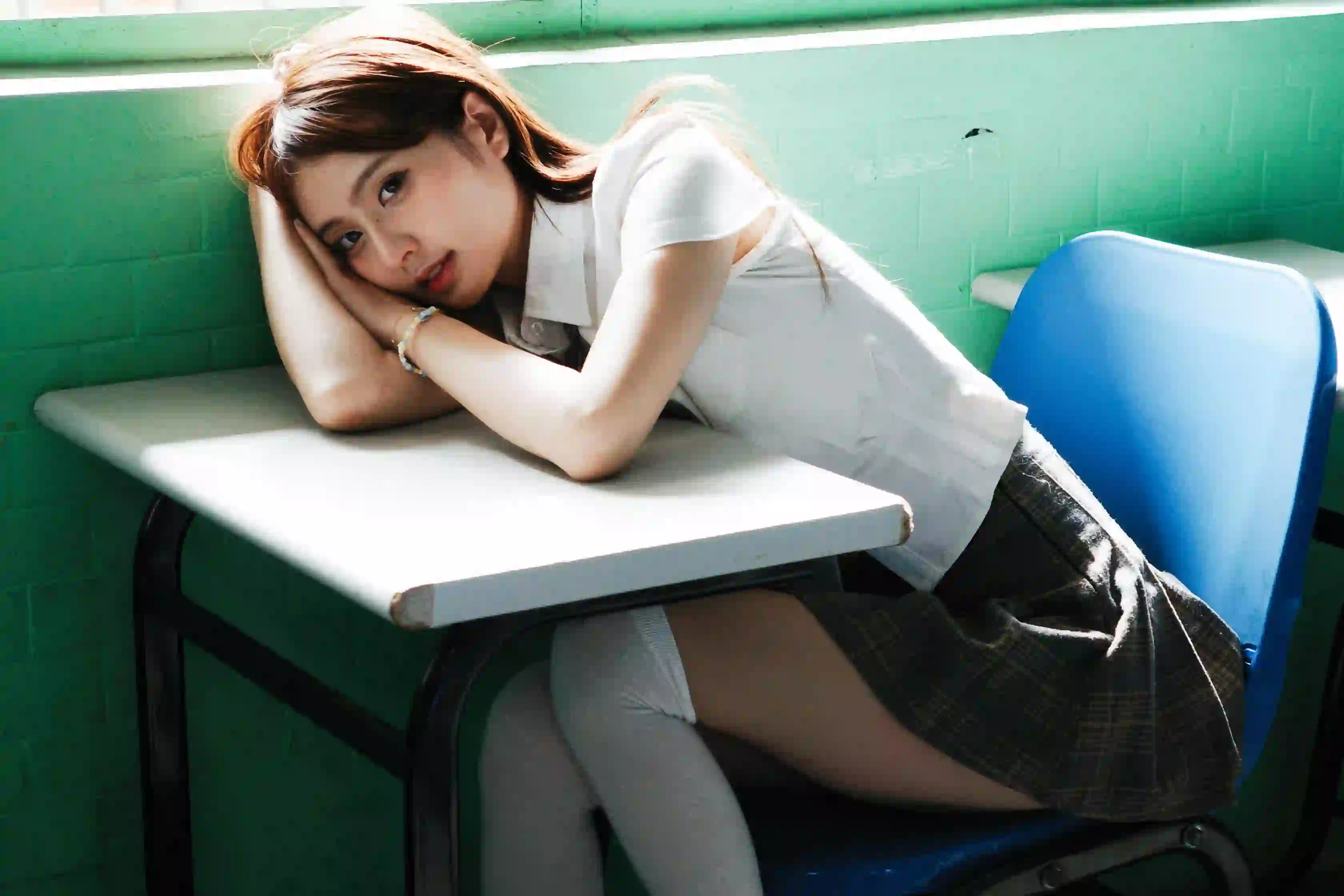 长发jk美女 户外写真 校园场景 可爱 清纯女孩 课桌