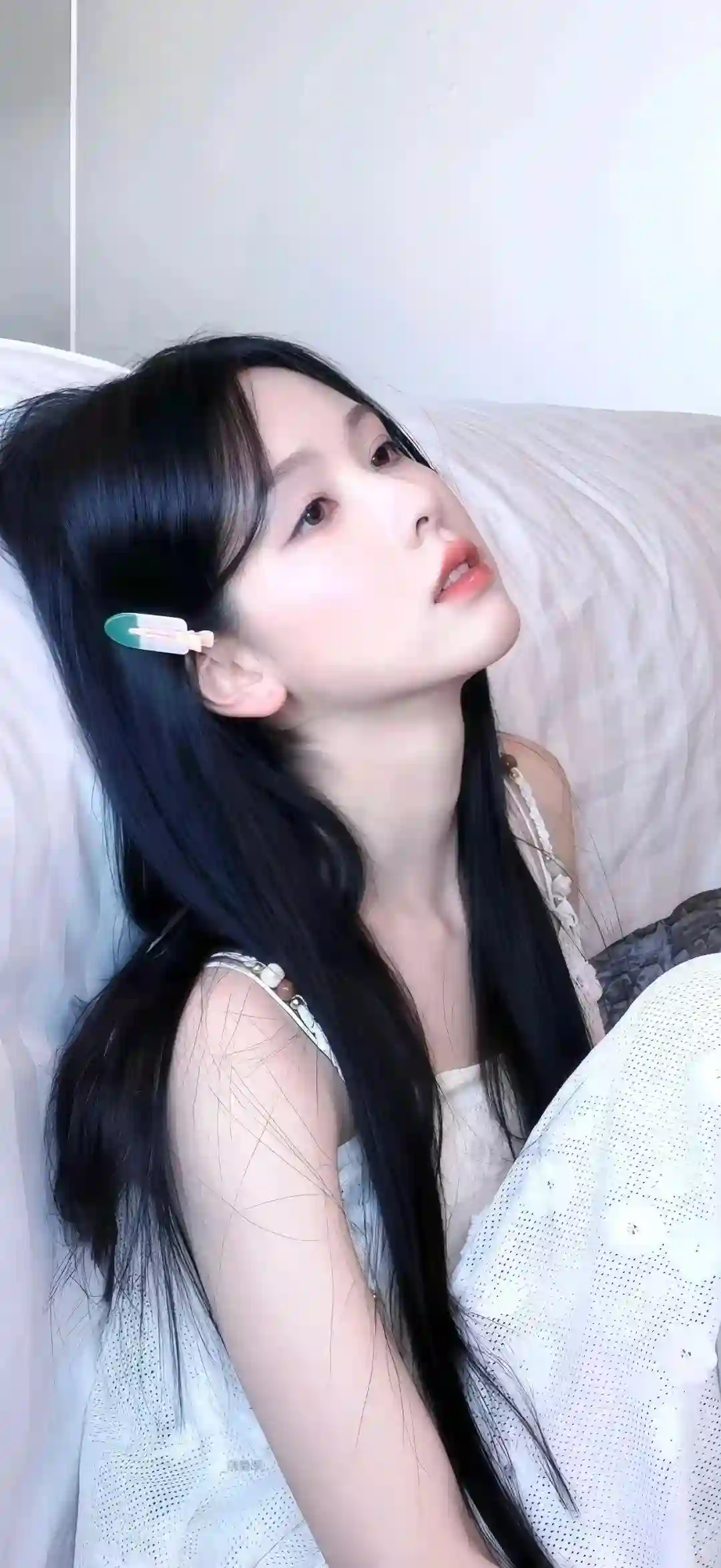 美女 长发美女 白色吊带装 性感美女 明星 陈都灵