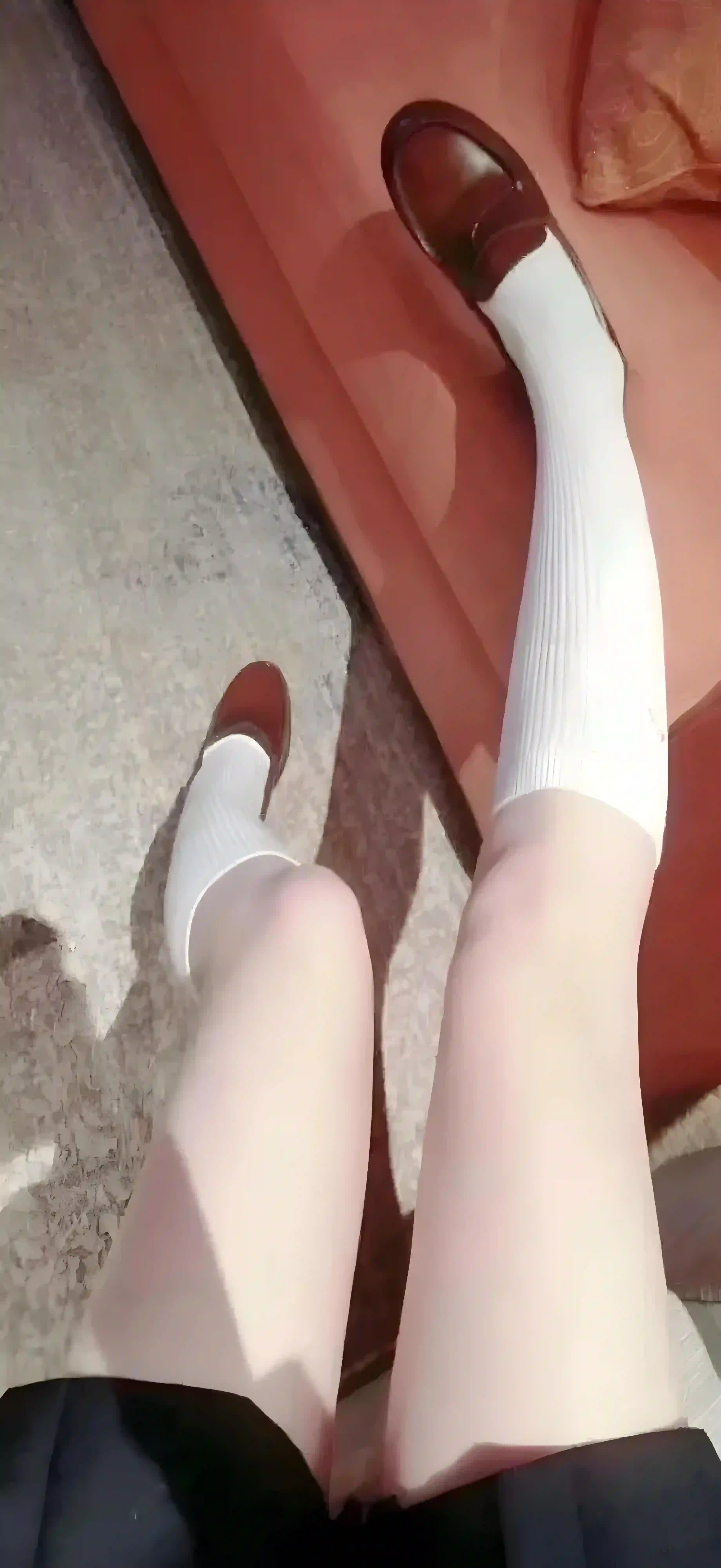 白色长袜 乐福鞋 腿部特写 休闲穿搭 阳光