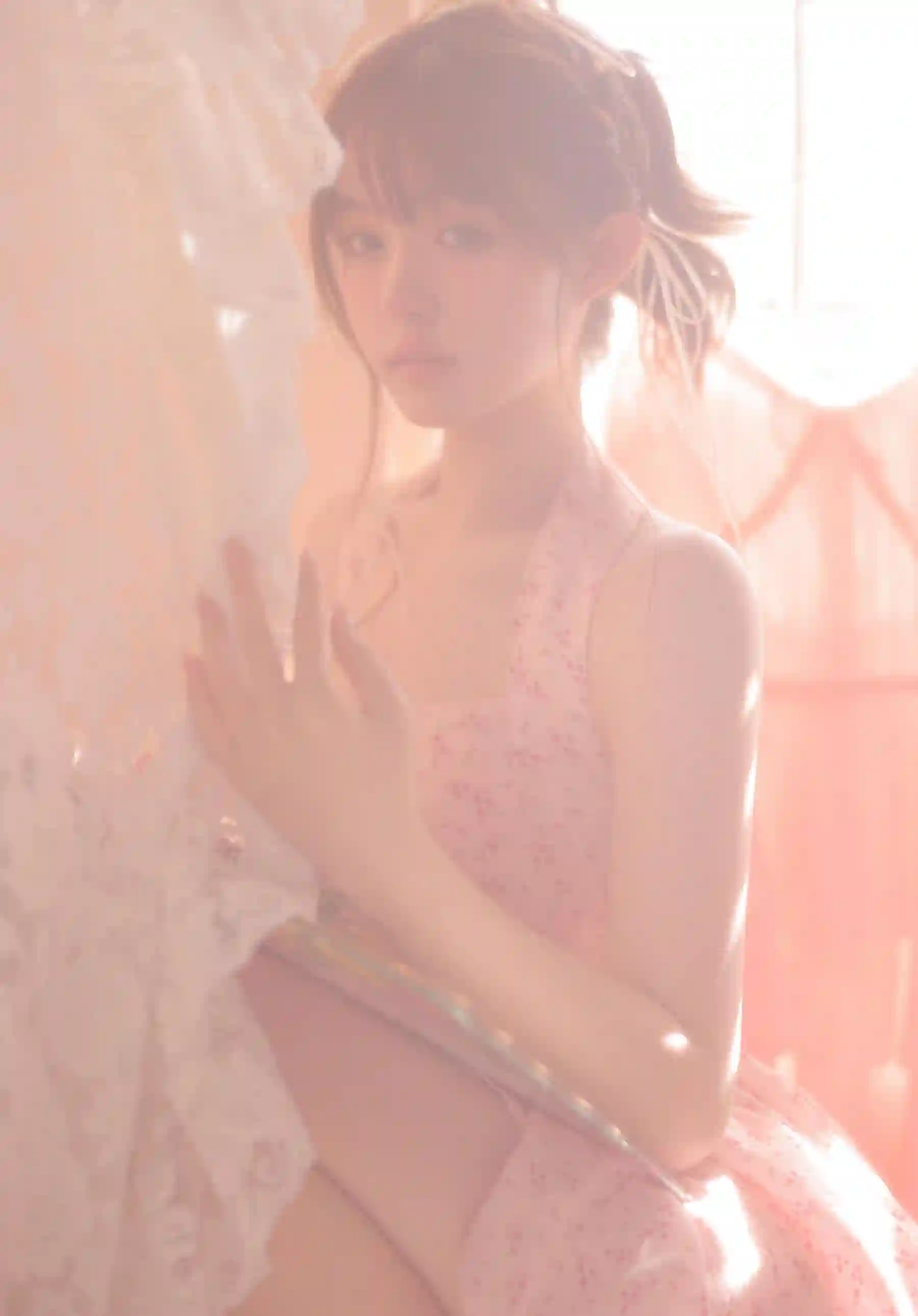 粉色碎花裙 长发女孩 可爱女孩 阳光 朦胧 长腿美女