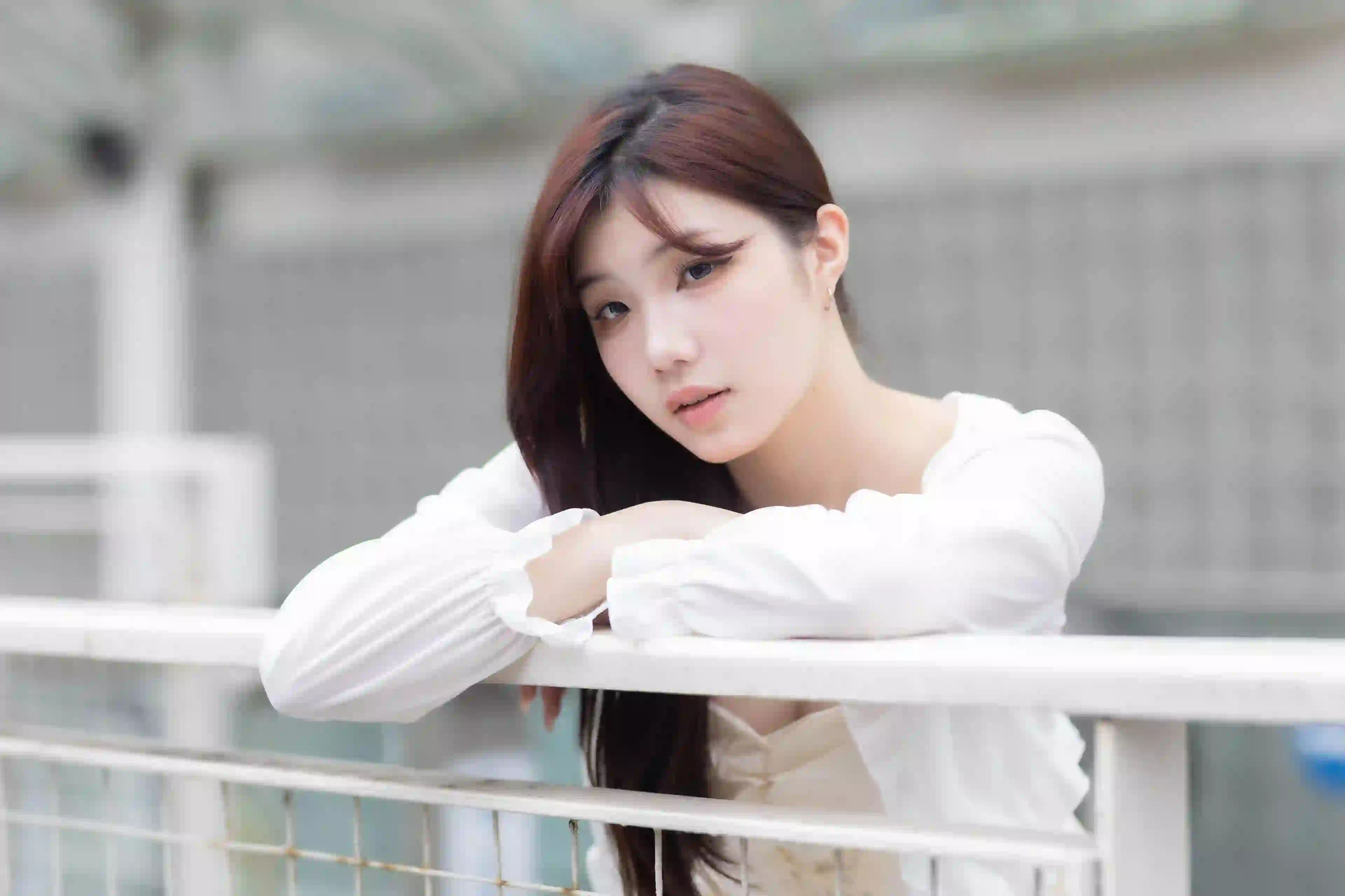白色衣服 户外写真 长发美女