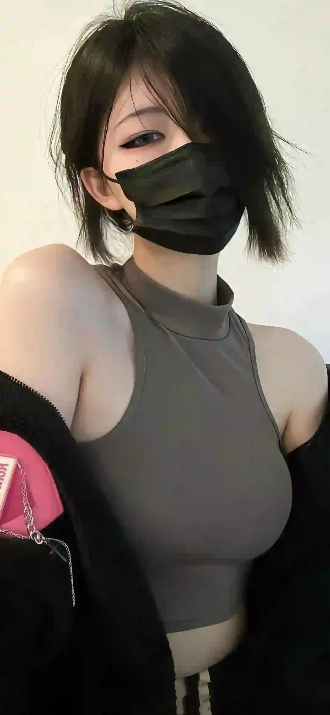 口罩美女 短发女孩 性感美女 个性穿搭
