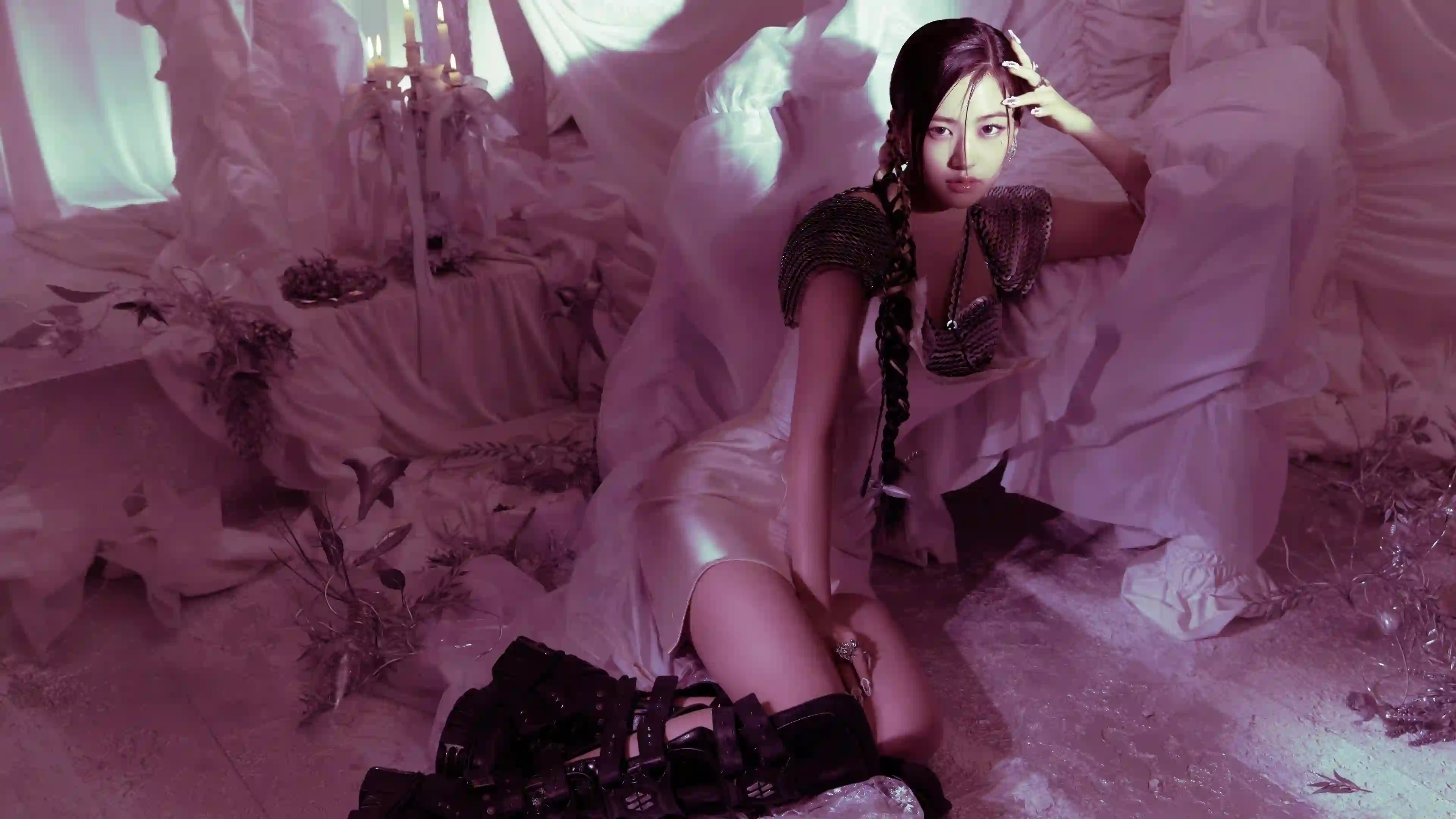ive-k-pop-an-yujin 长发性感美女 长腿美女 紫色氛围