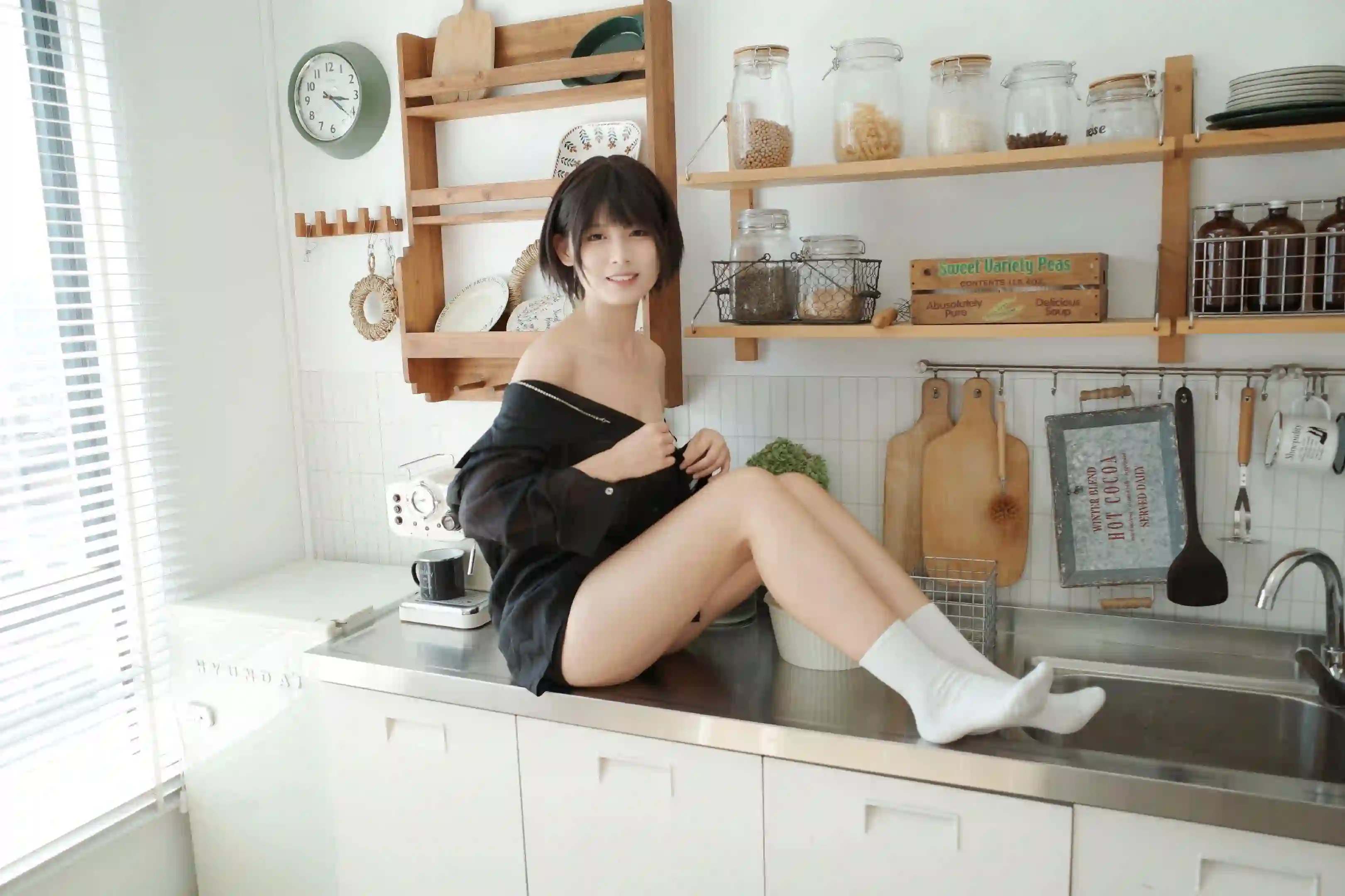 短发女孩 厨房 休闲 写真 家居 简约