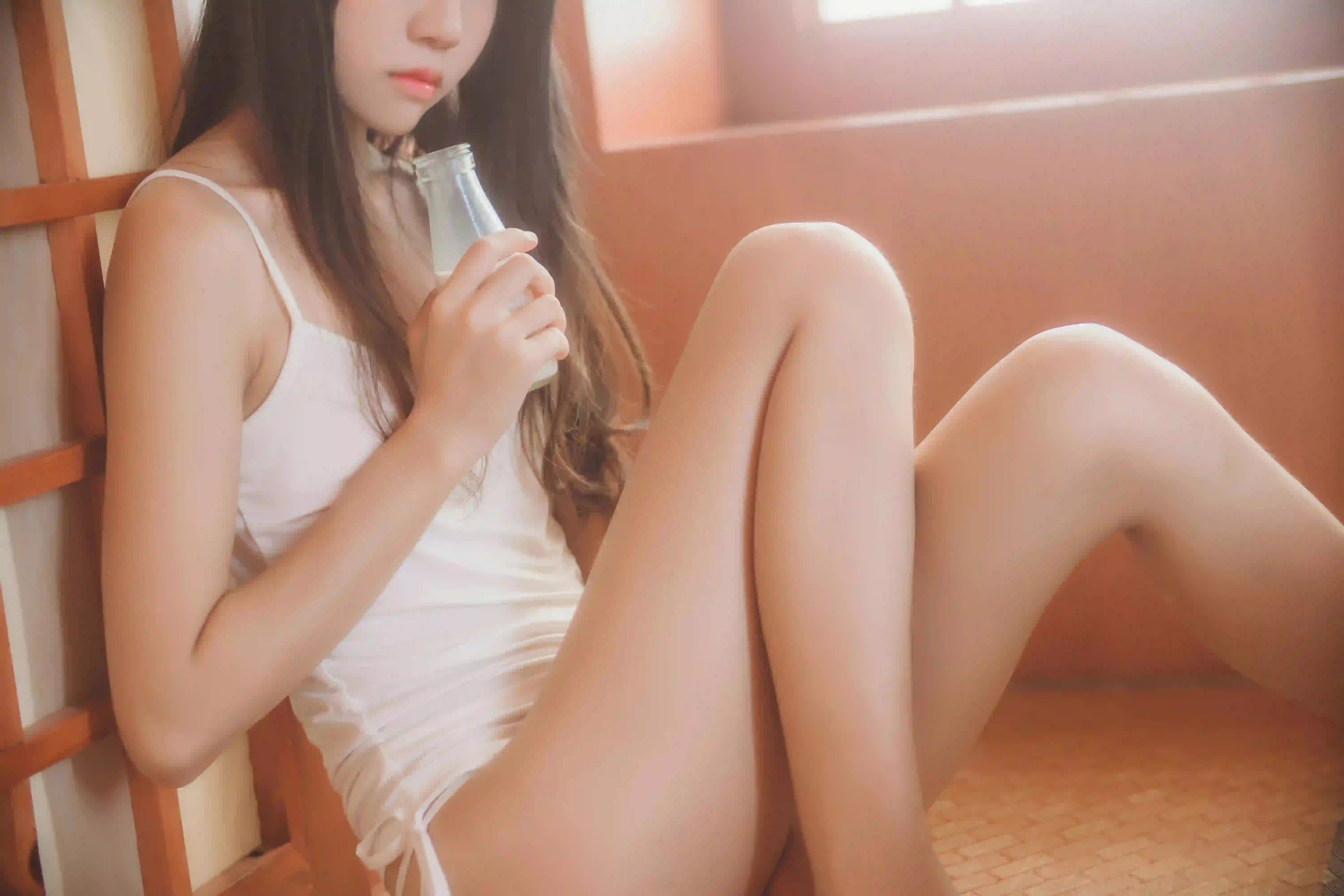 长发清纯美女 居家写真 温馨场景 居家 腿