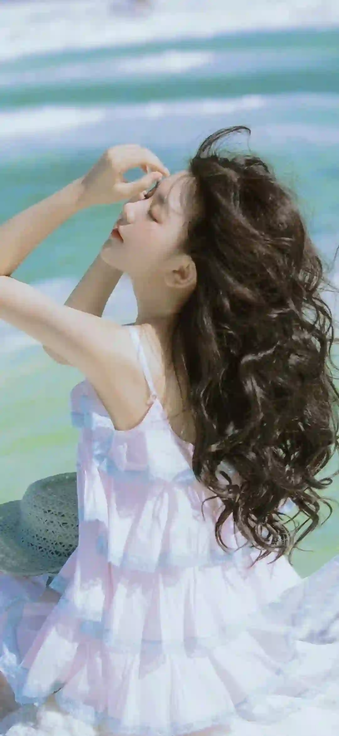长发白裙女孩 吊带裙 唯美女孩 海水 户外