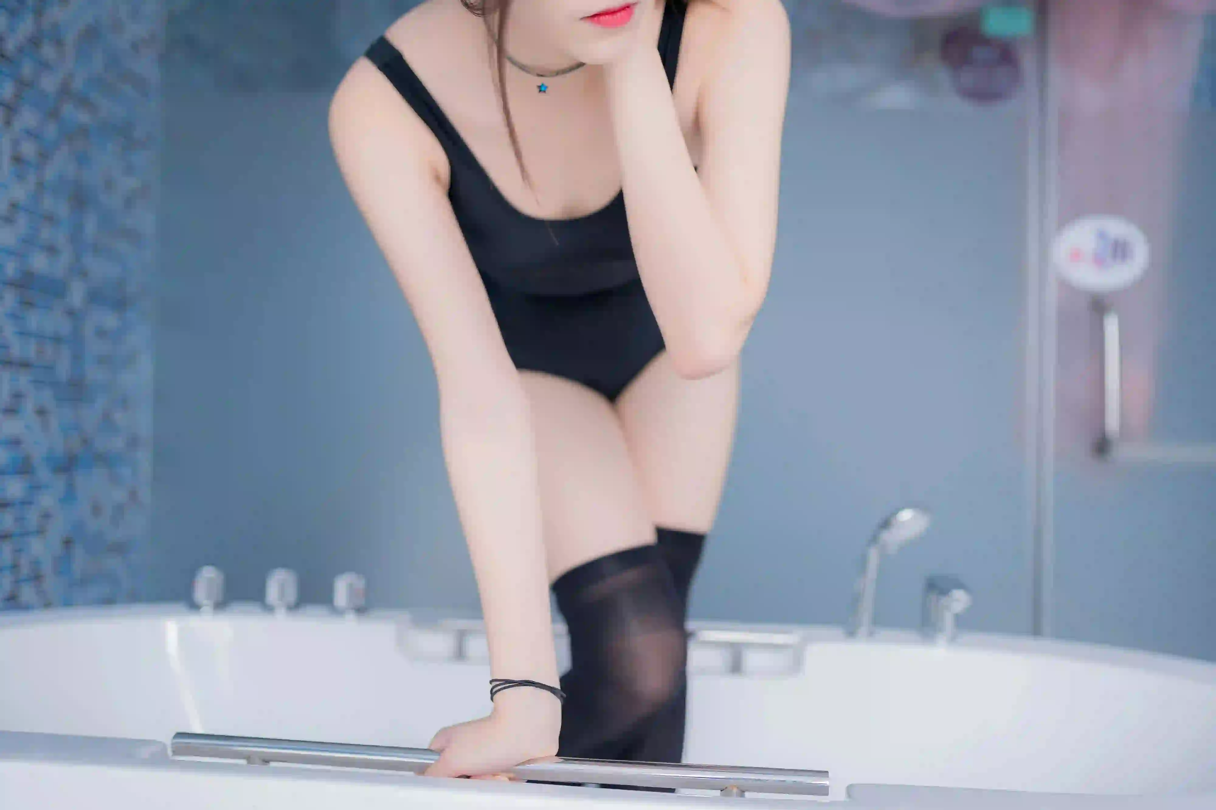 泳衣 长发美女 性感 丝袜 黑丝 美腿