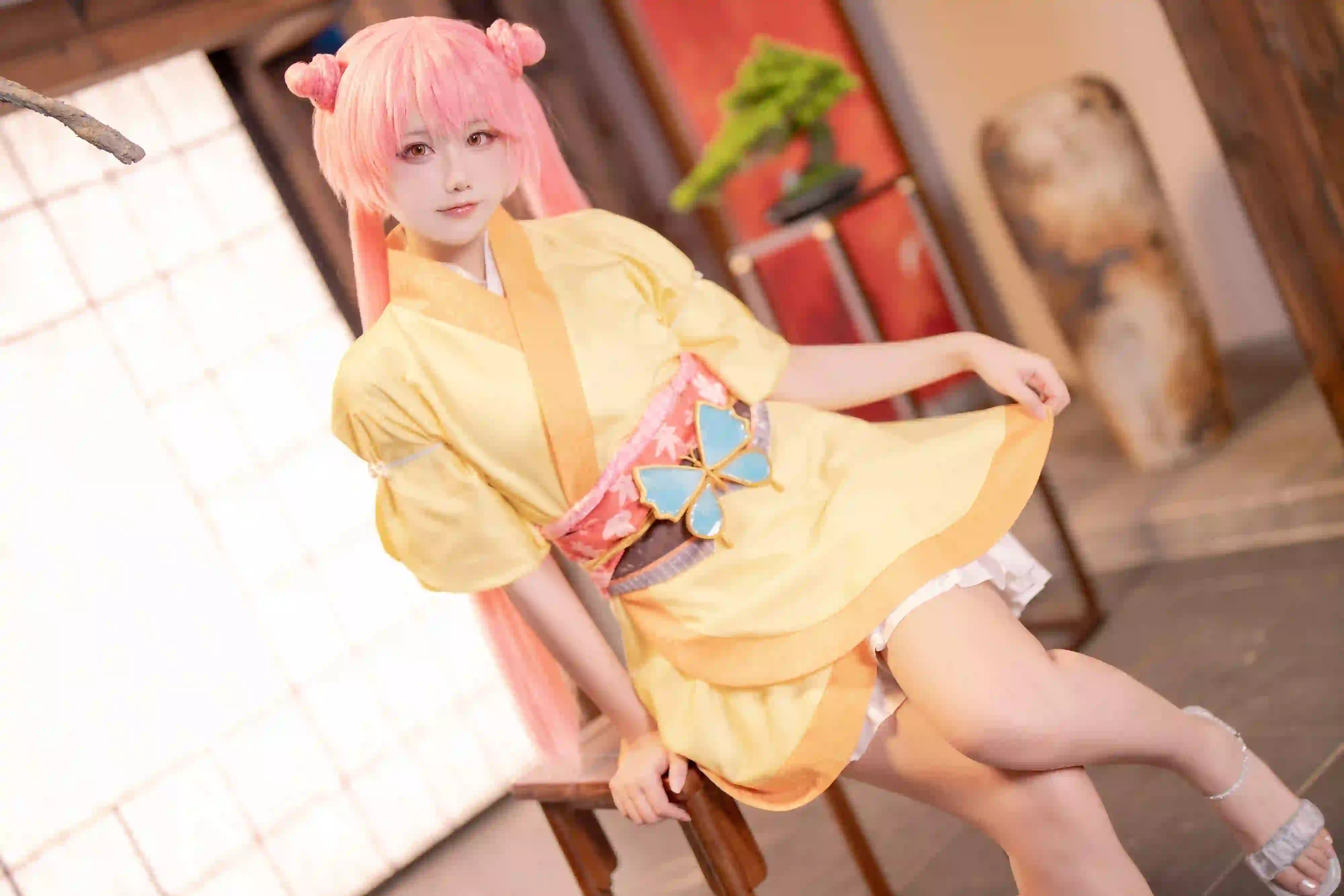 可爱 长发可爱美女 双马尾女孩 黄色裙子