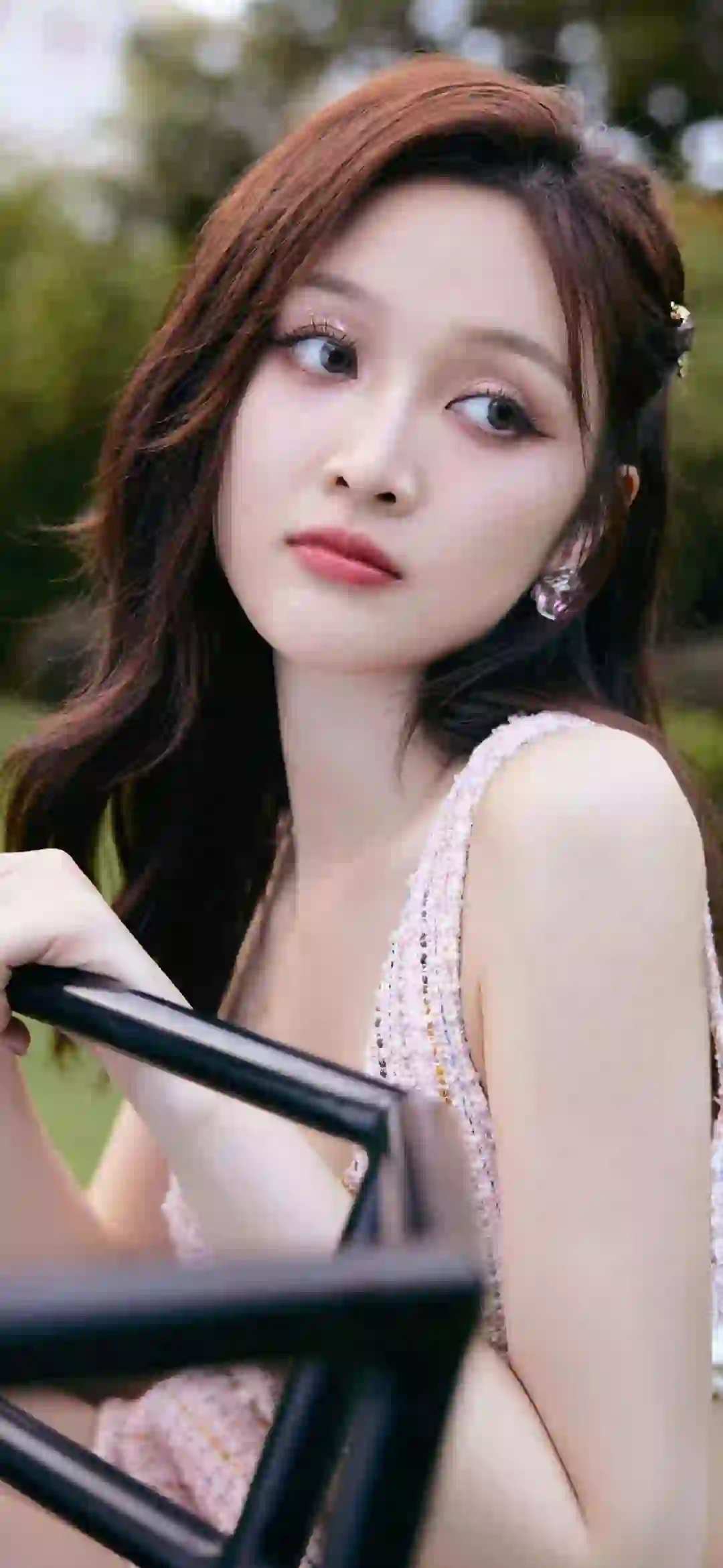 明星壁纸 吴宣仪 长发美女 可爱 户外