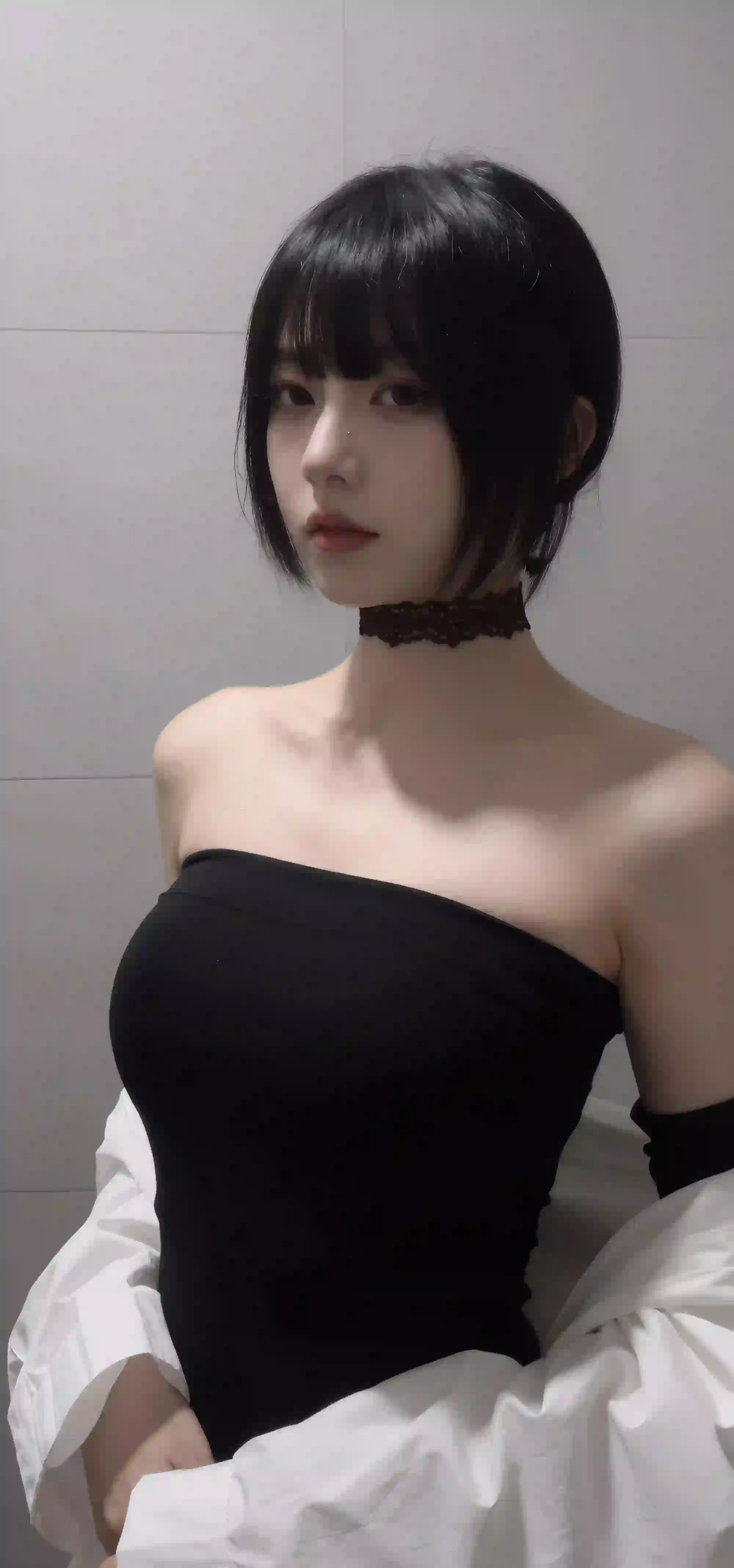 短发女孩 抹胸穿搭 黑色衣服