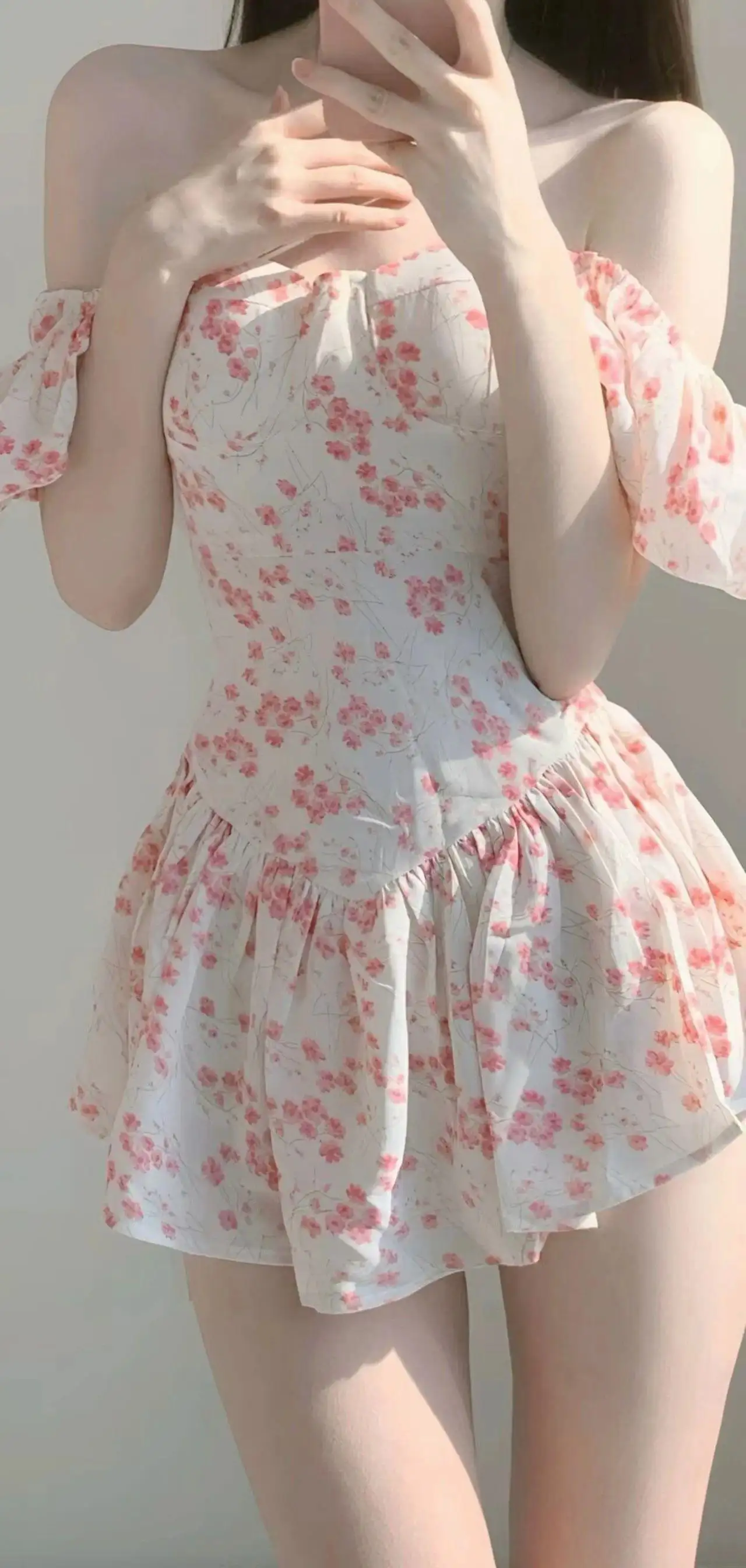 碎花小短裙美女｜性感｜身材极好