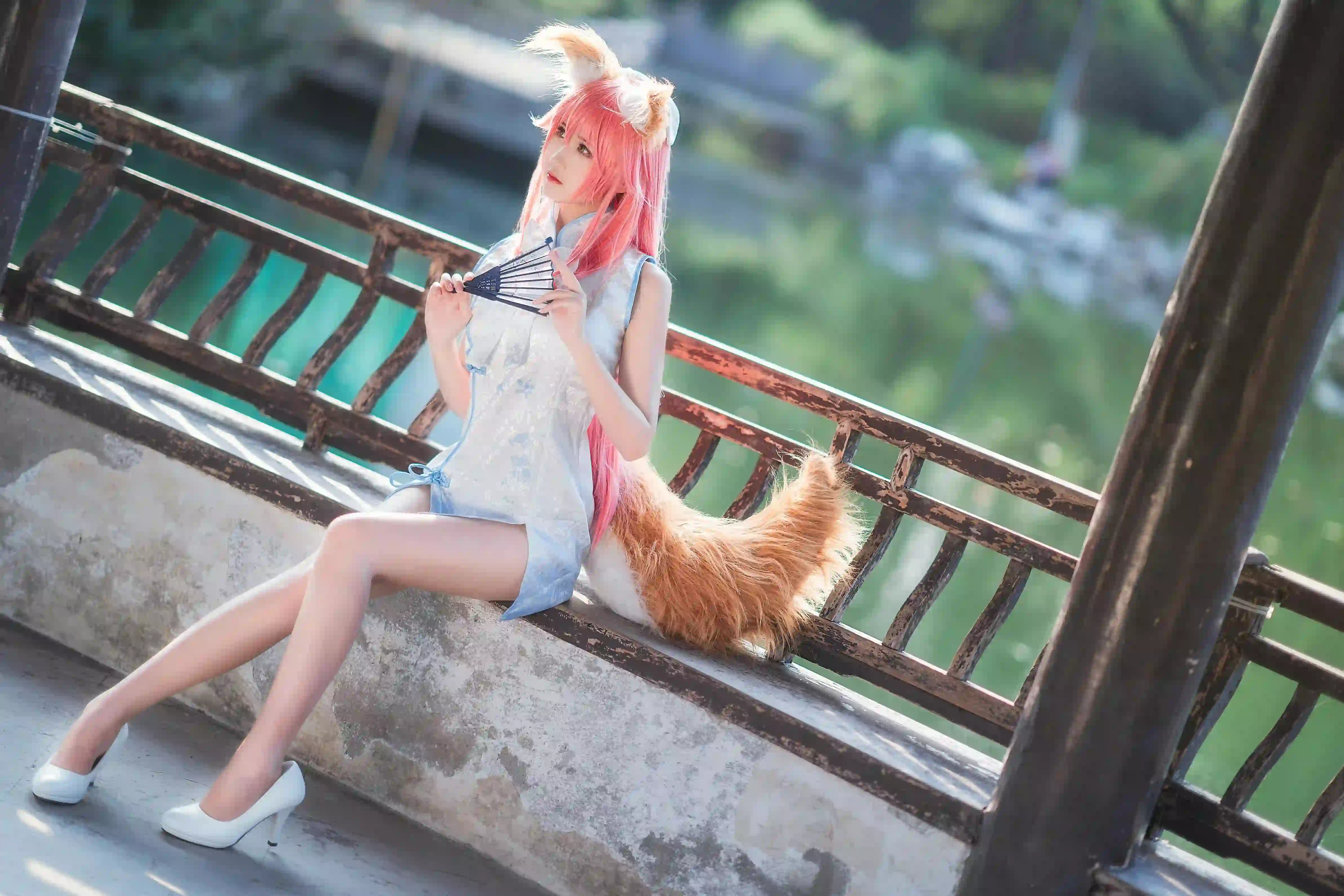 cosplay 长发女孩 狐狸耳朵 尾巴 旗袍