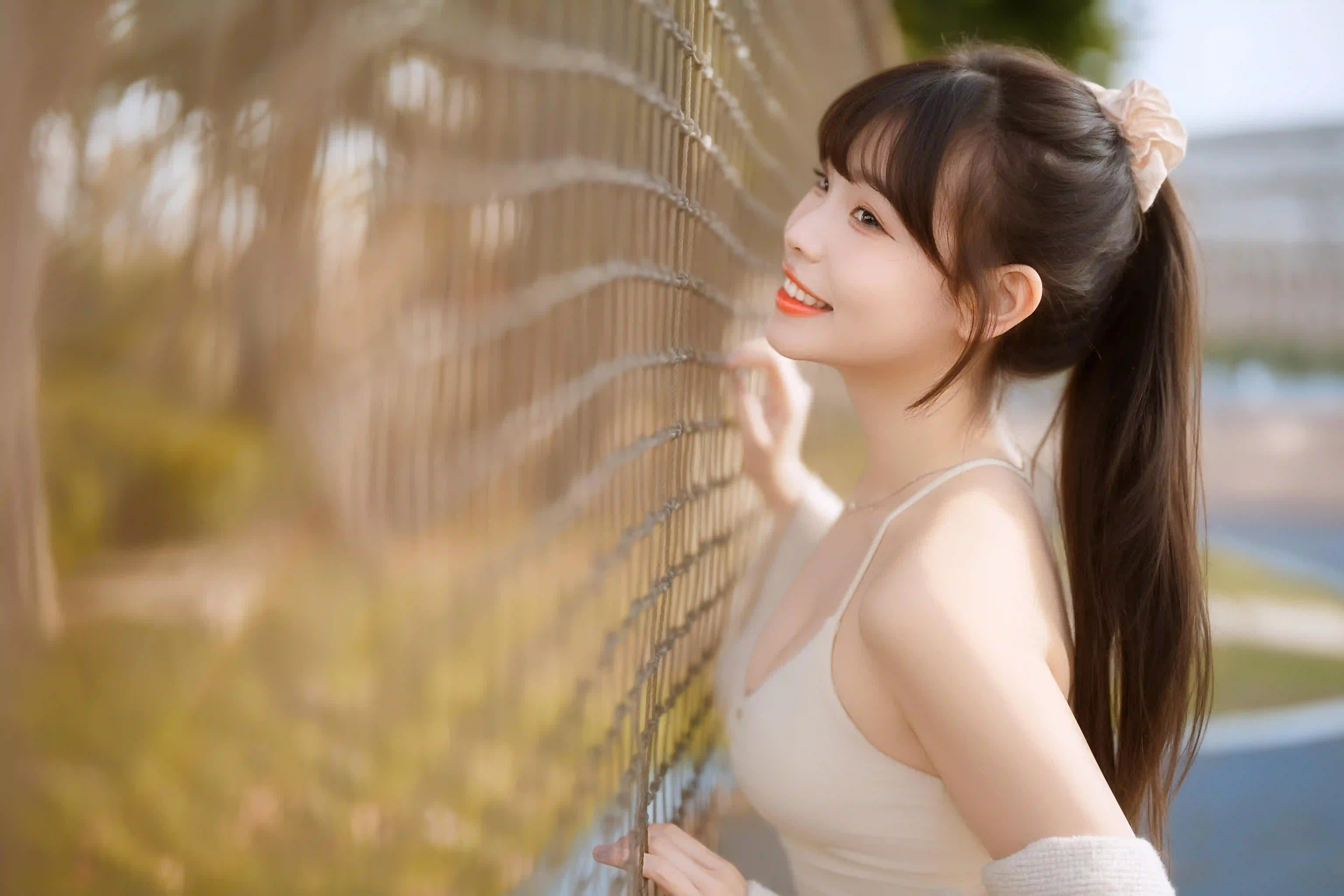 长发美女 高马尾女孩 甜美 微笑