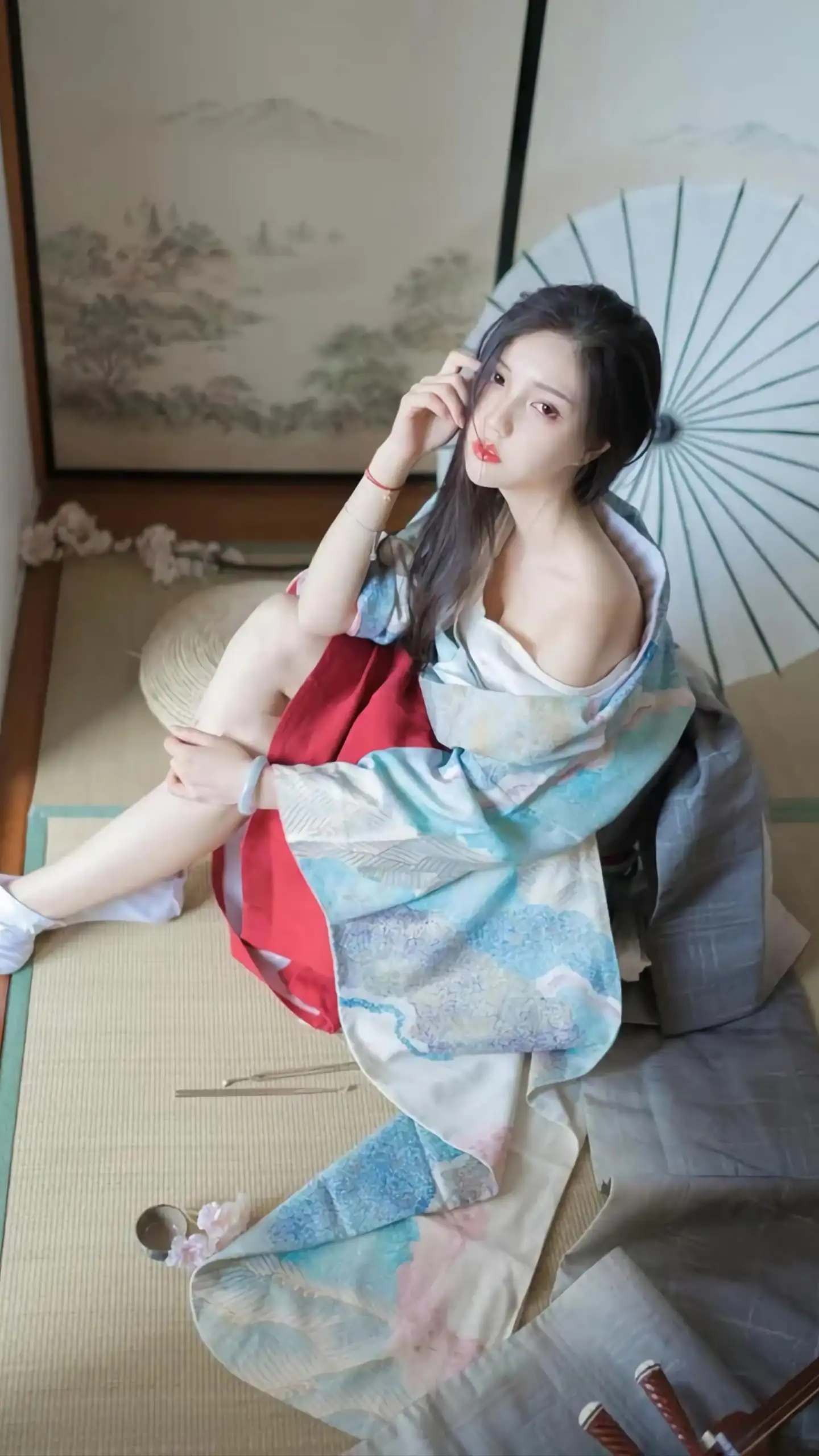 拿着伞的长发美腿和服美女