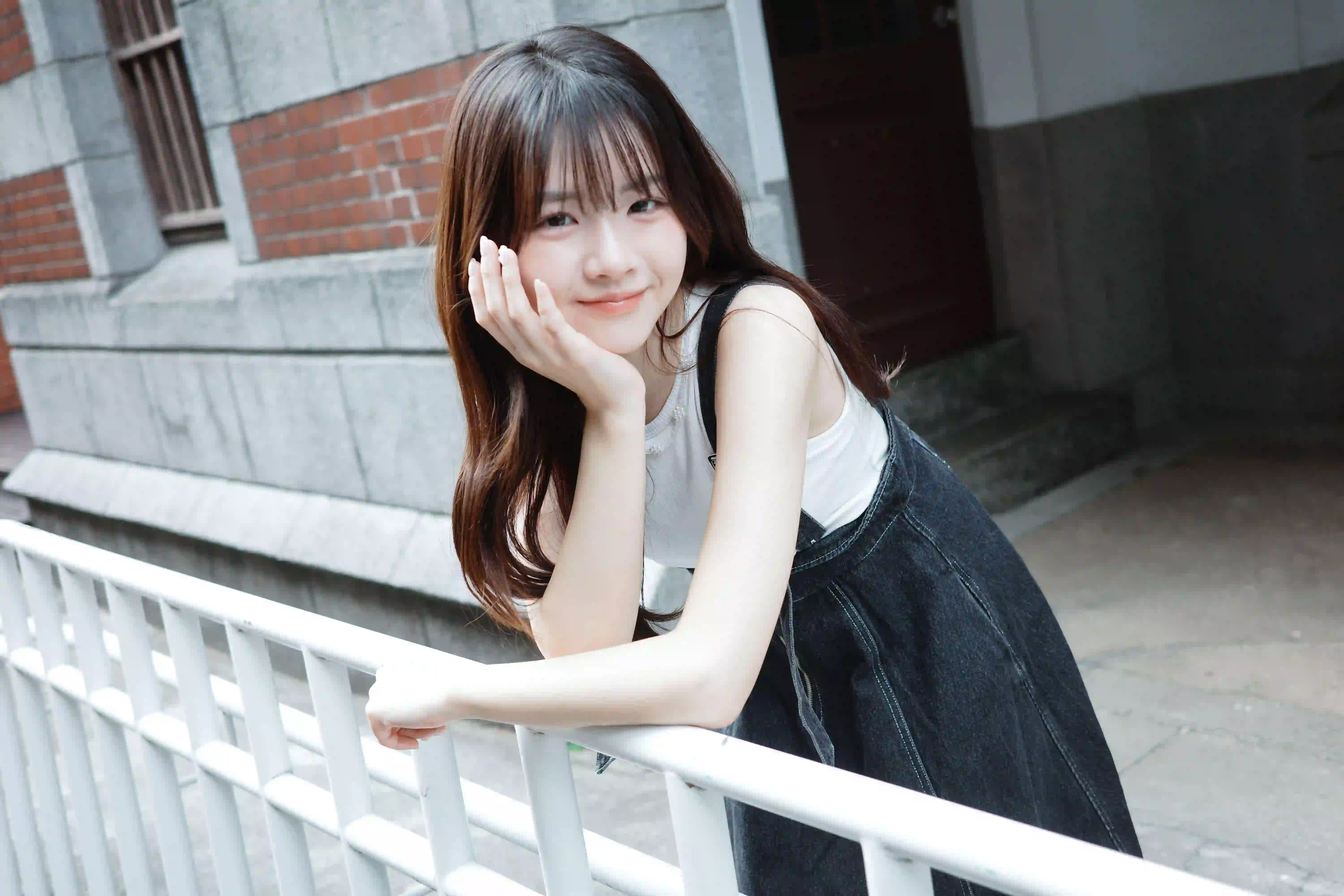 可爱女孩 俏皮可爱 甜美 户外 长发美女