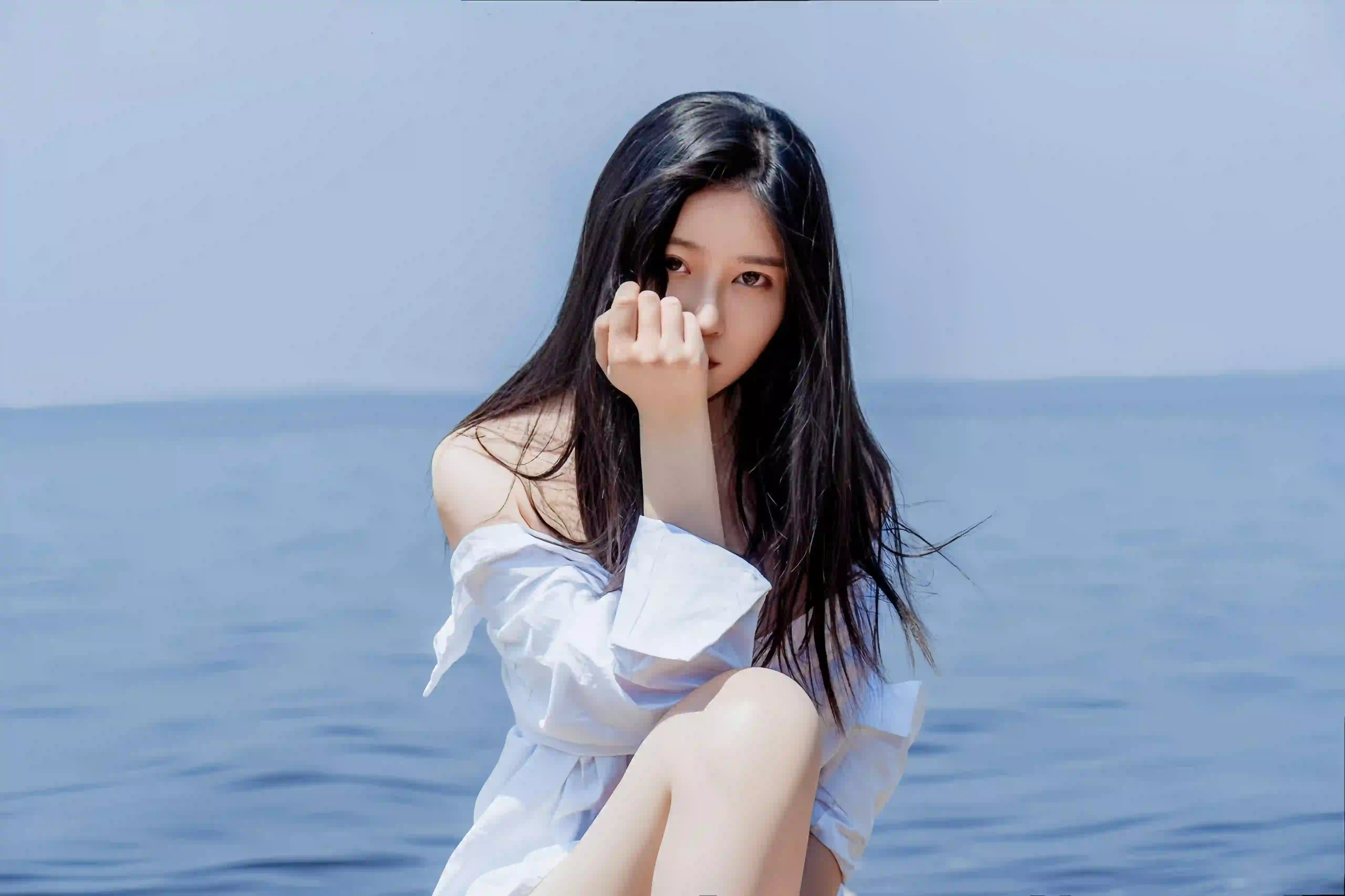 长发清纯美女 户外 海水 长发