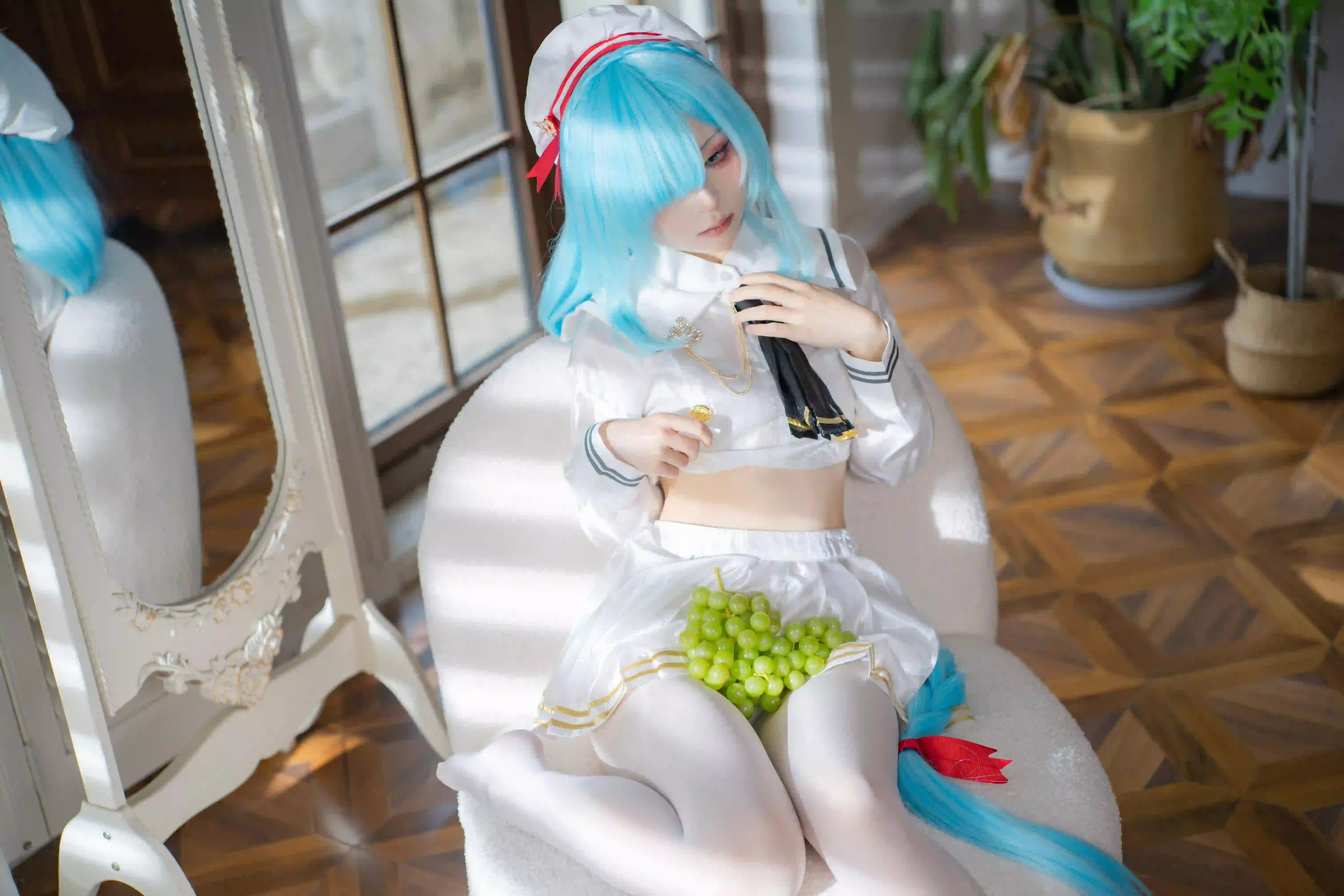 coser 长腿美女 丝袜美女 美腿 白丝 居家写真 性感