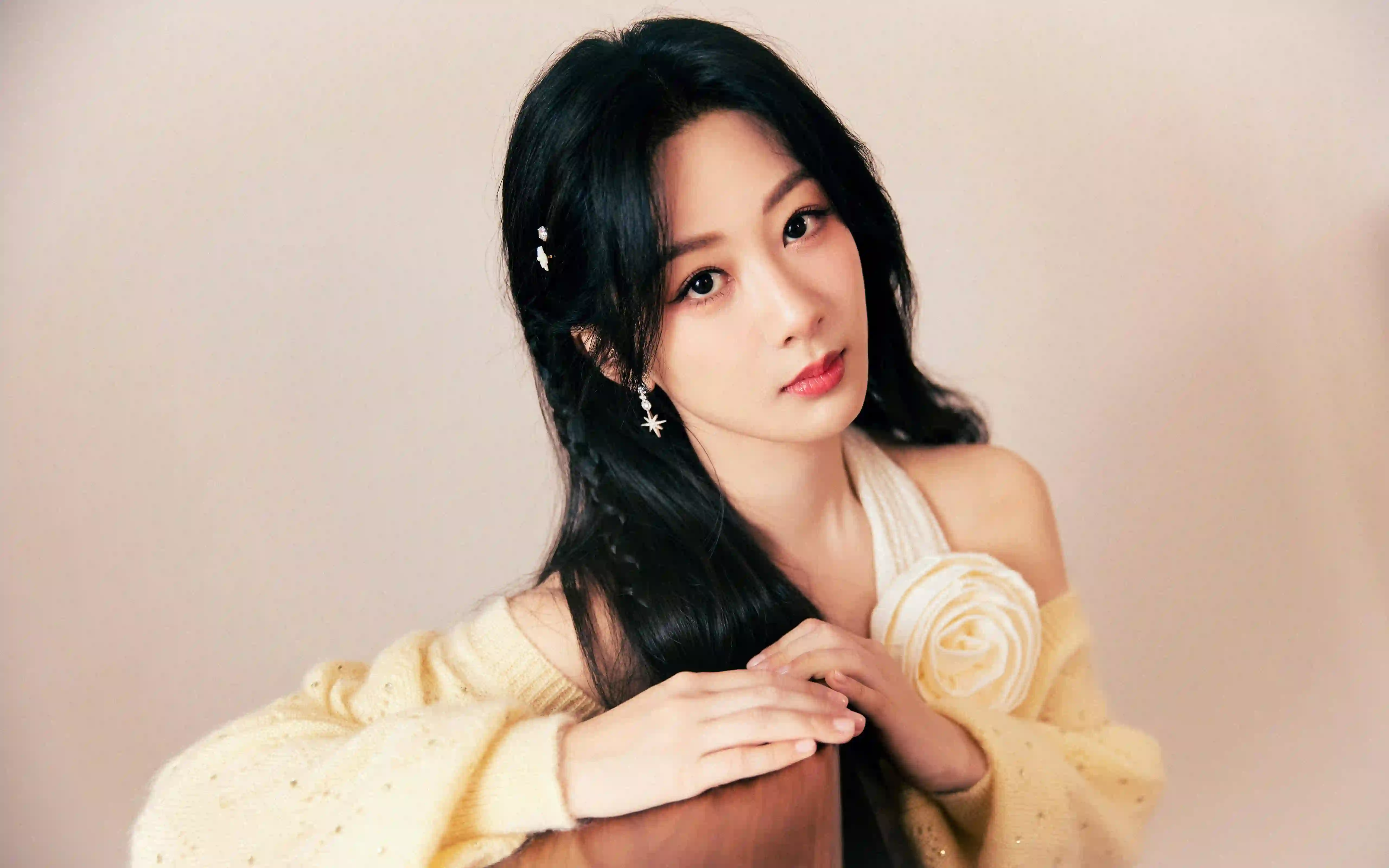 杨紫 长发清纯美女 淡黄色裙子 可爱