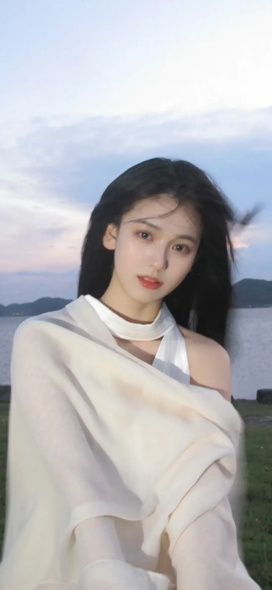 长发白色衣服 唯美 户外场景 湖