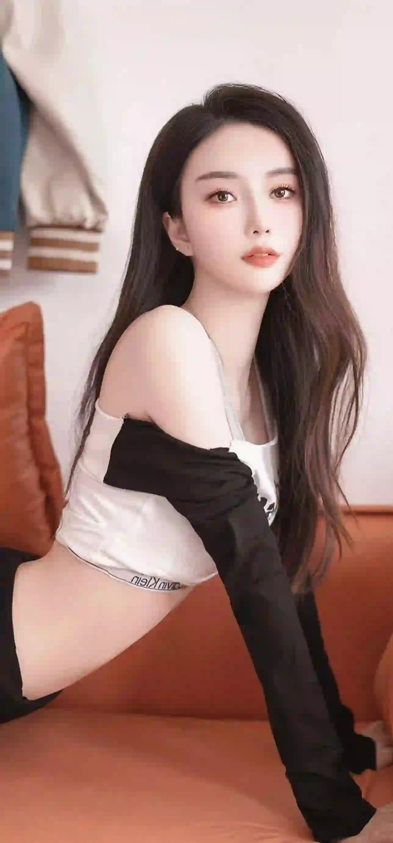 长发性感美女 居家写真 吊带美女
