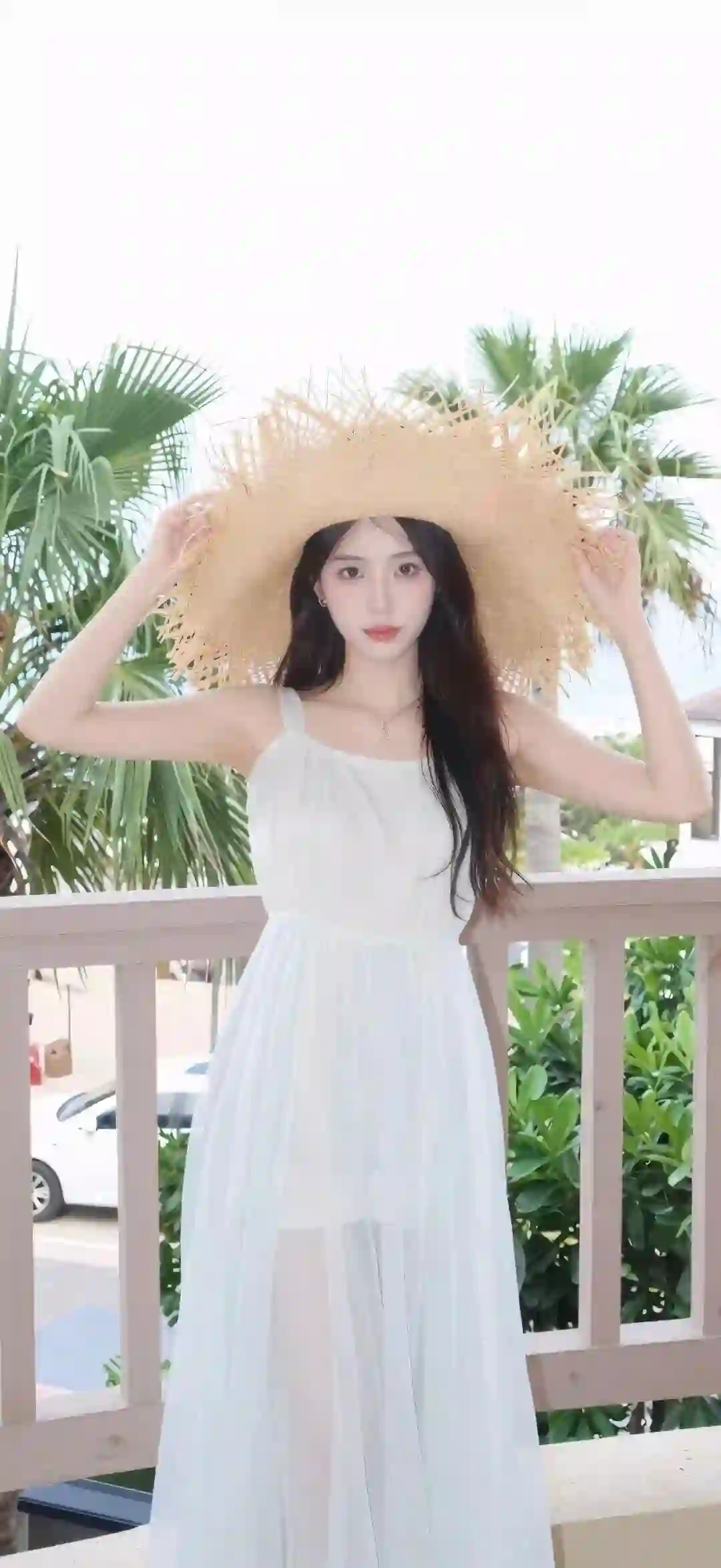 白色纱裙 草帽 美女 夏日度假 棕榈树 清新
