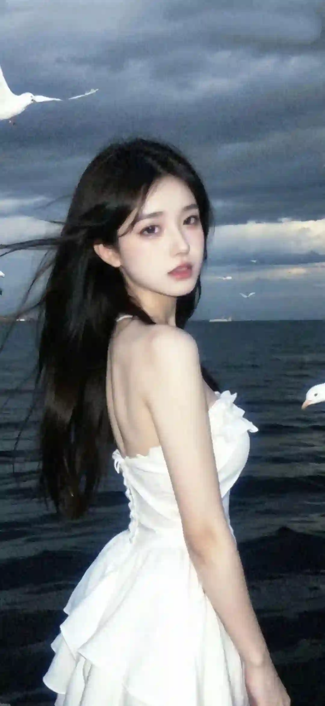 海边吹风的长发白裙美女 性感美女 回眸 白鸽 海水 抹胸长裙 唯美 清纯
