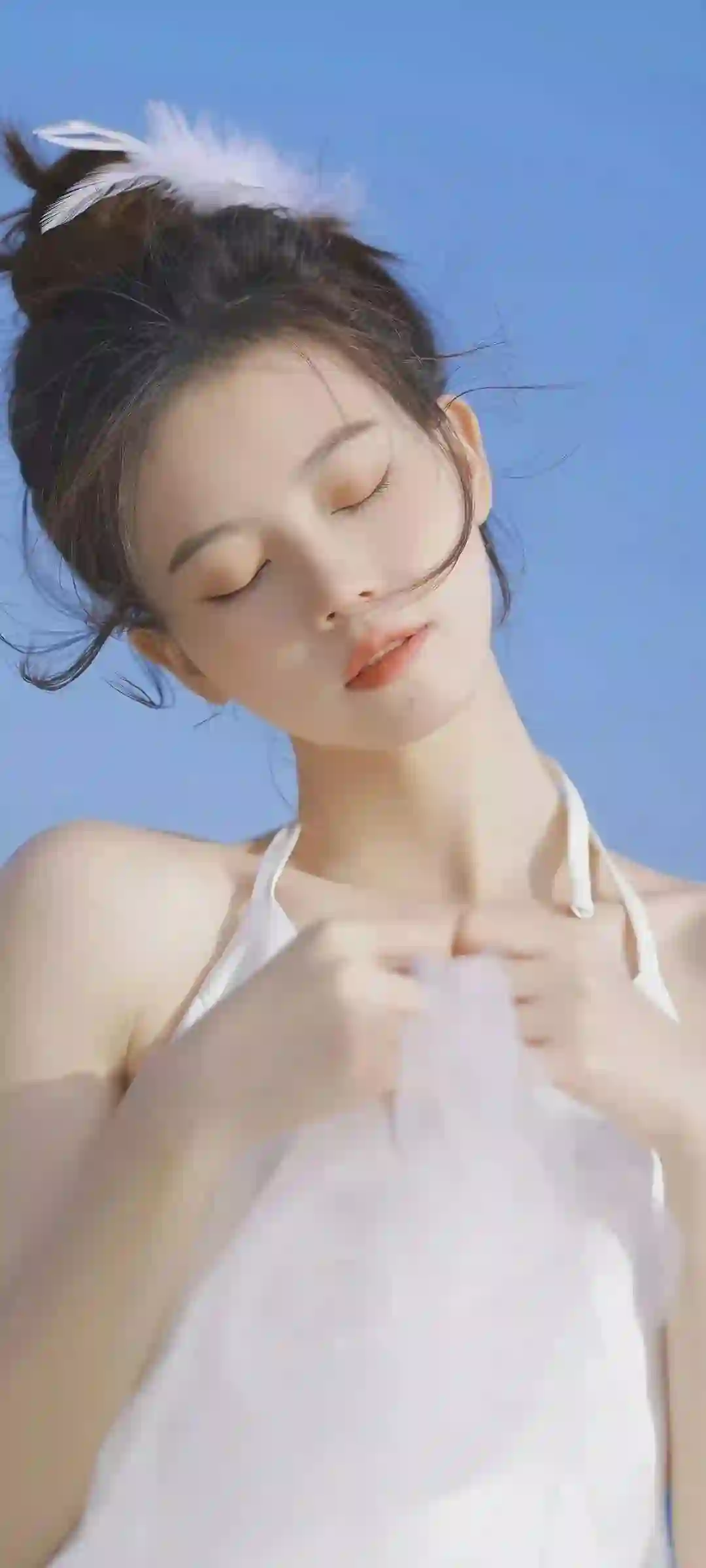 闭眼女孩 可爱清纯女孩 白色裙子 户外