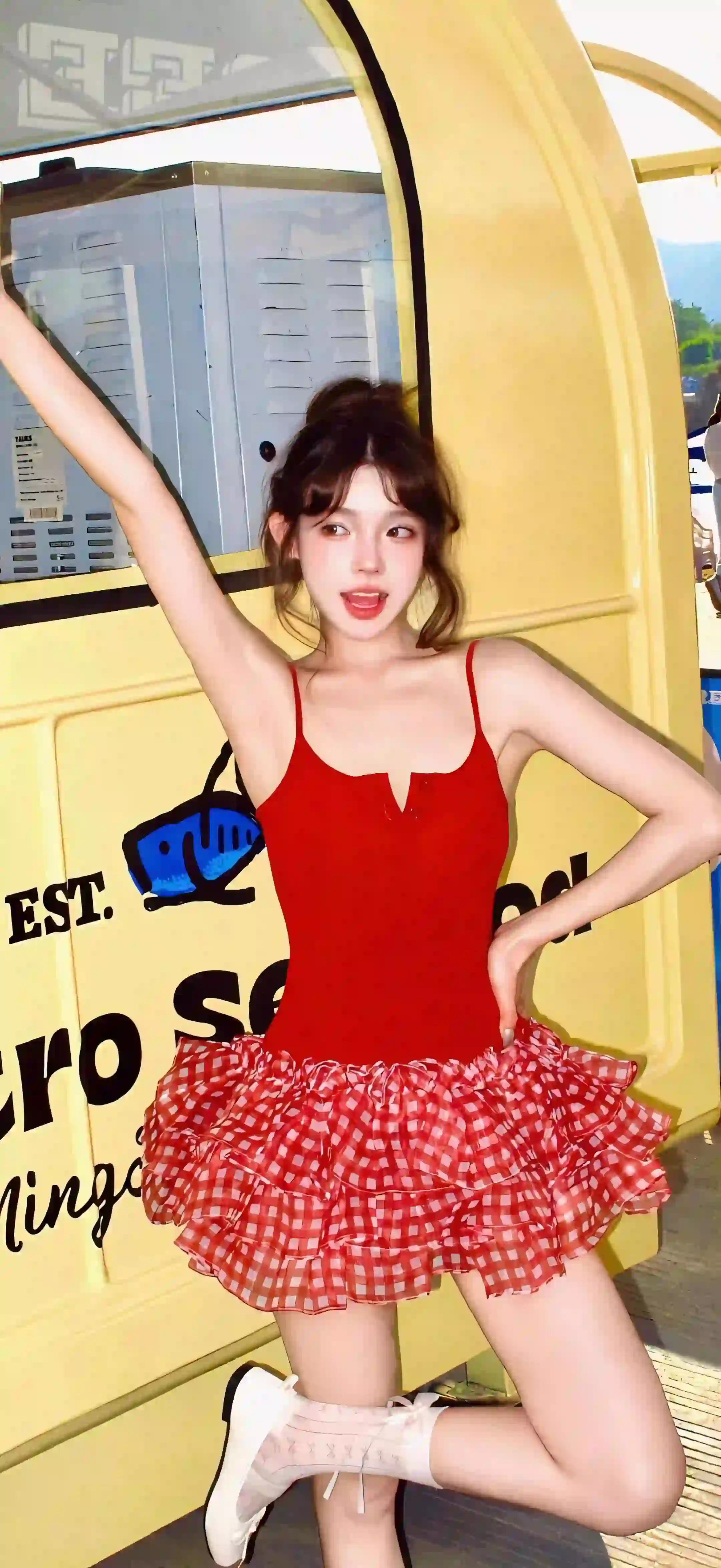 长发红裙美女 吊带 长发吊带美女 甜美女孩