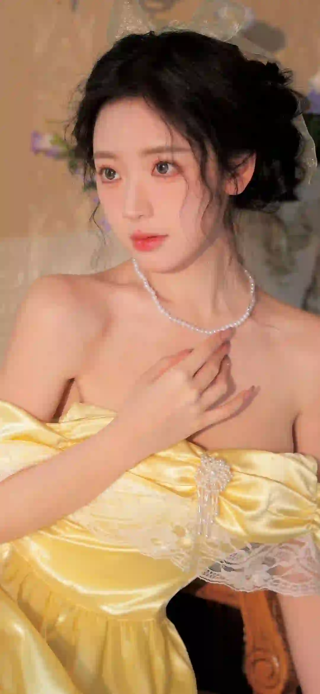 黄色长裙 性感美女 珍珠项链 抹胸穿搭 抹胸长裙