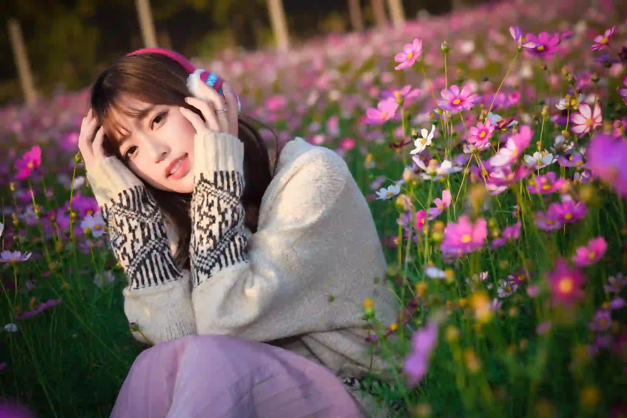 花 鲜花 被鲜花包围 长发女孩 戴着耳机的长发美女