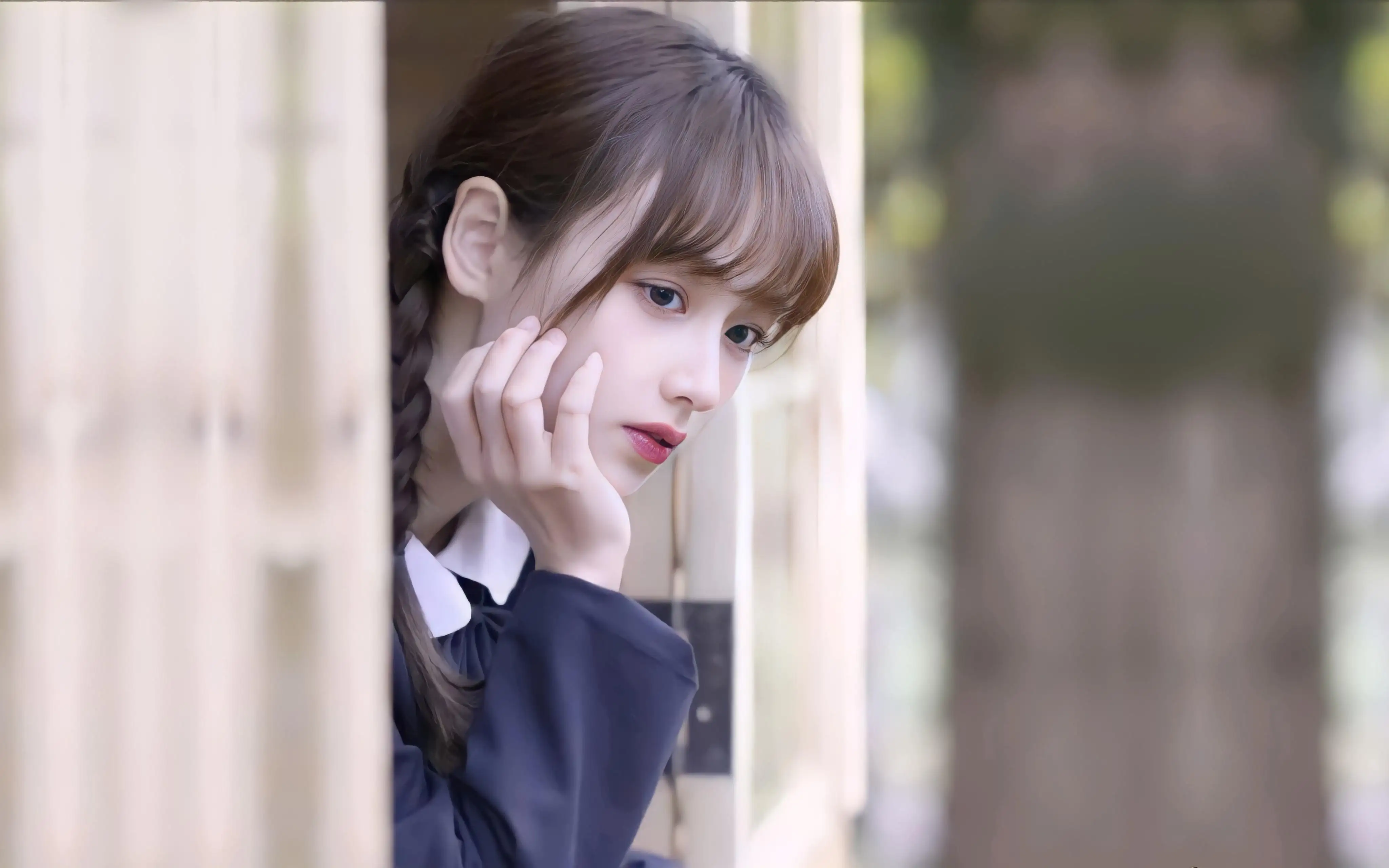 望着窗外的马尾辫美女 可爱清纯美女 4k 桌面壁纸 校园美女 清纯
