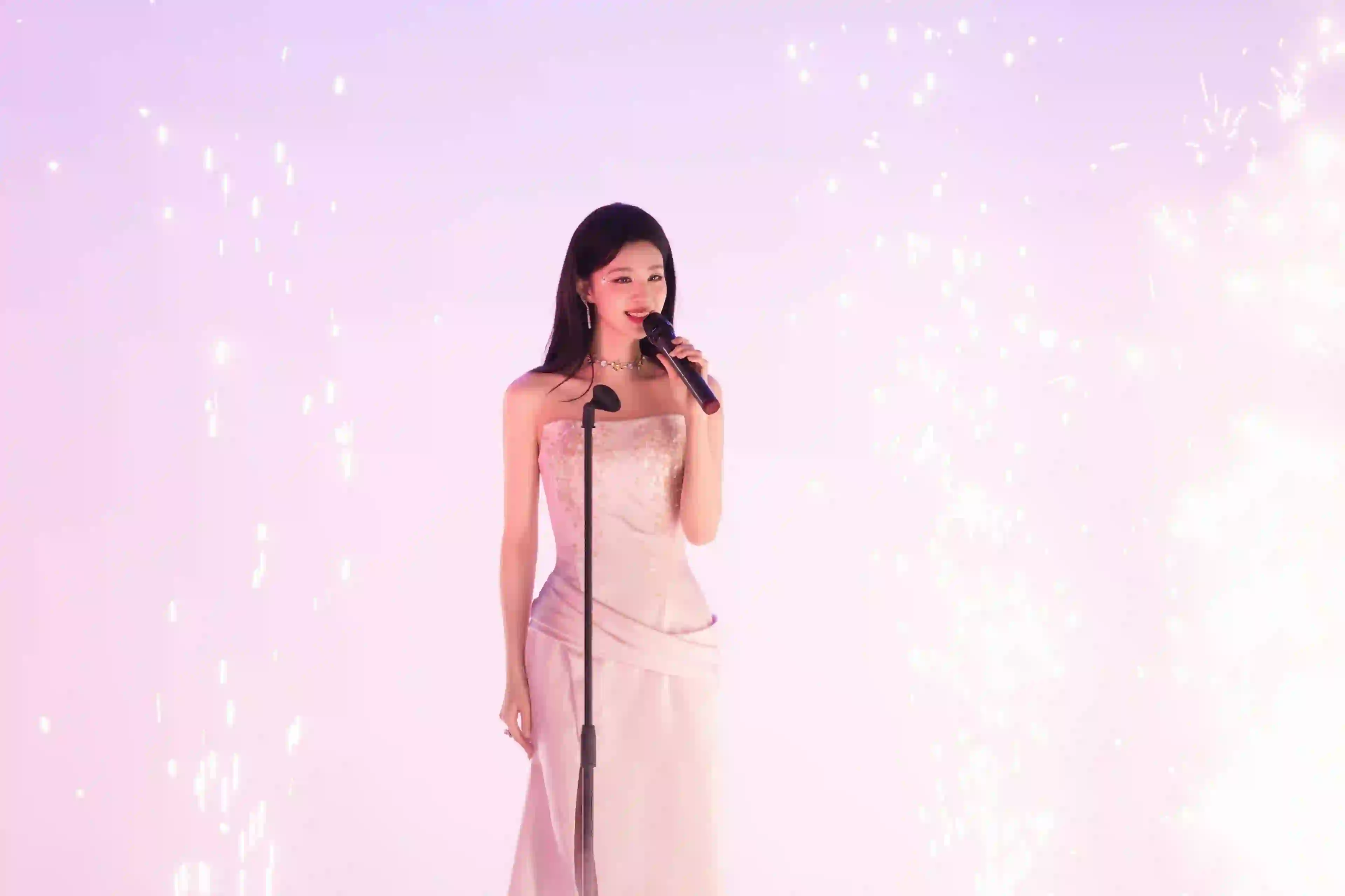 王楚然 粉色背影 烟花秀 歌唱