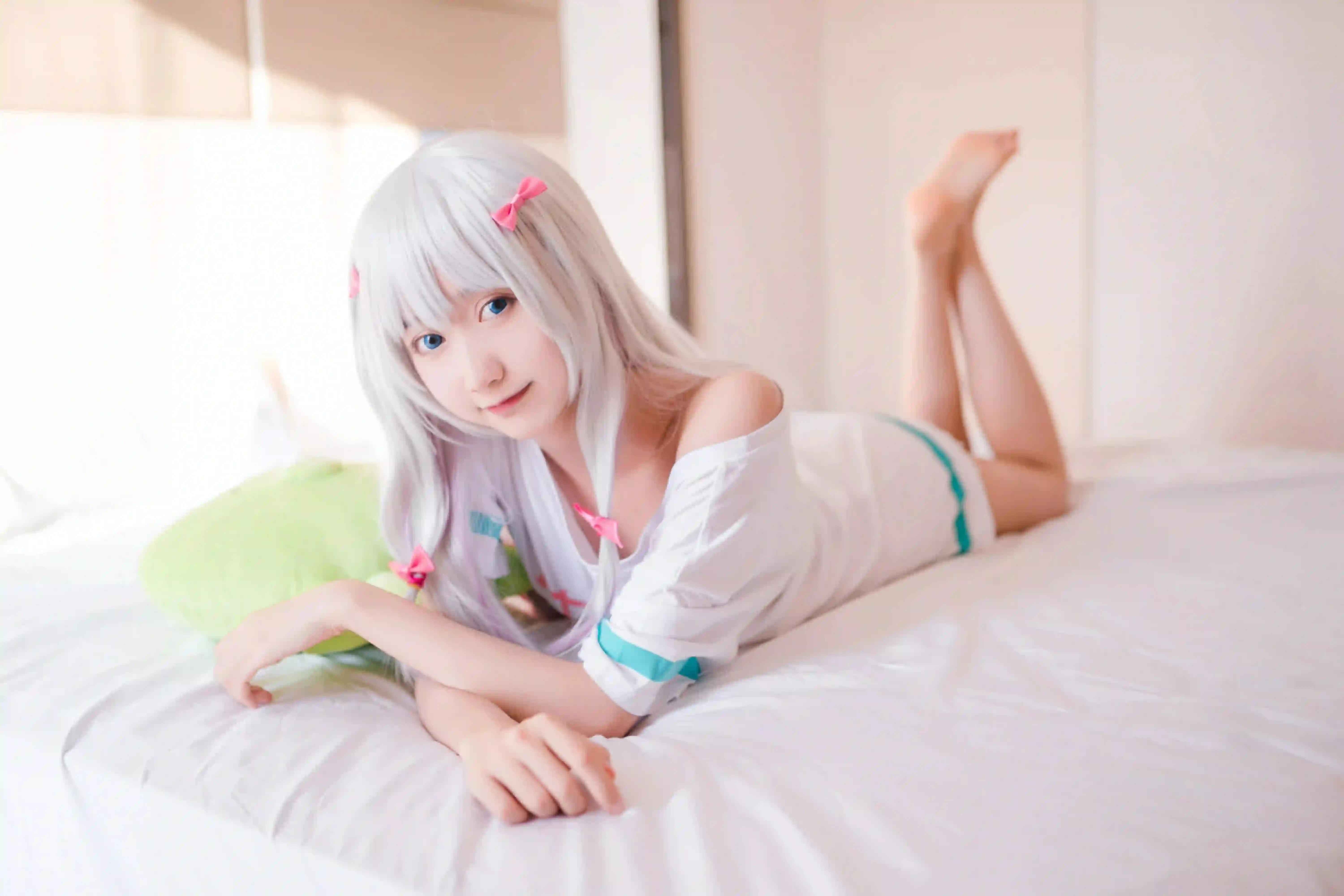 白色长发 可爱女孩 居家写真  可爱