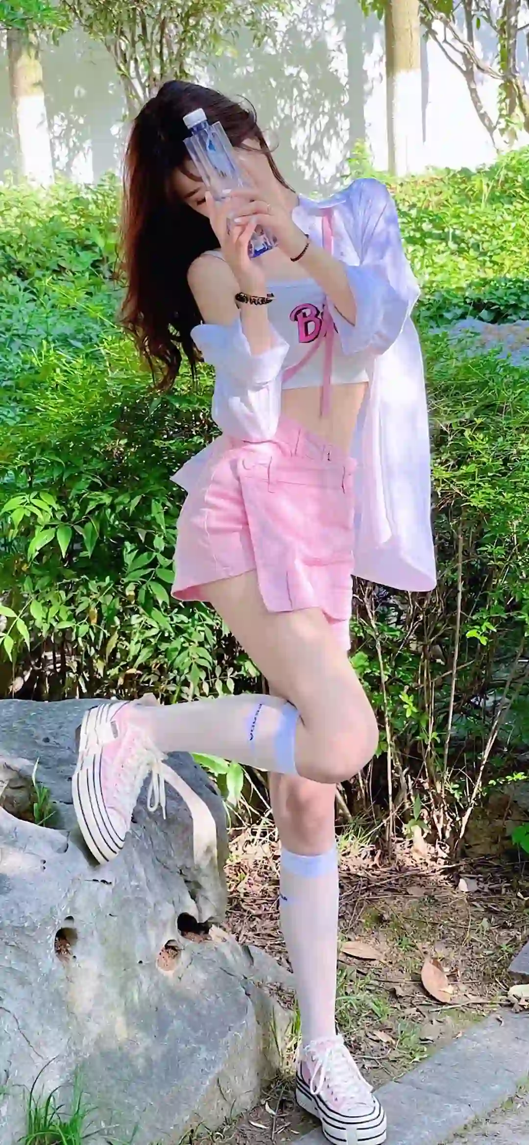 长发美女 粉红色 户外 自然 丝袜