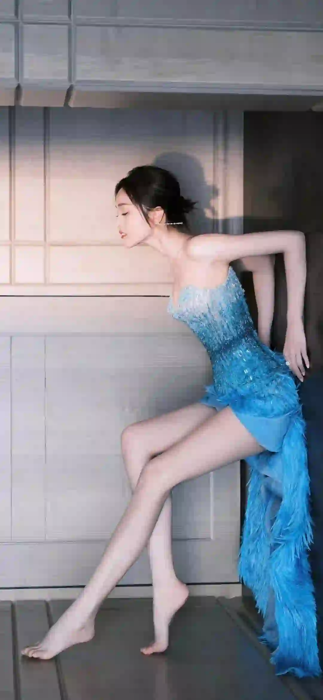 性感长腿美女 蓝色长裙美女 