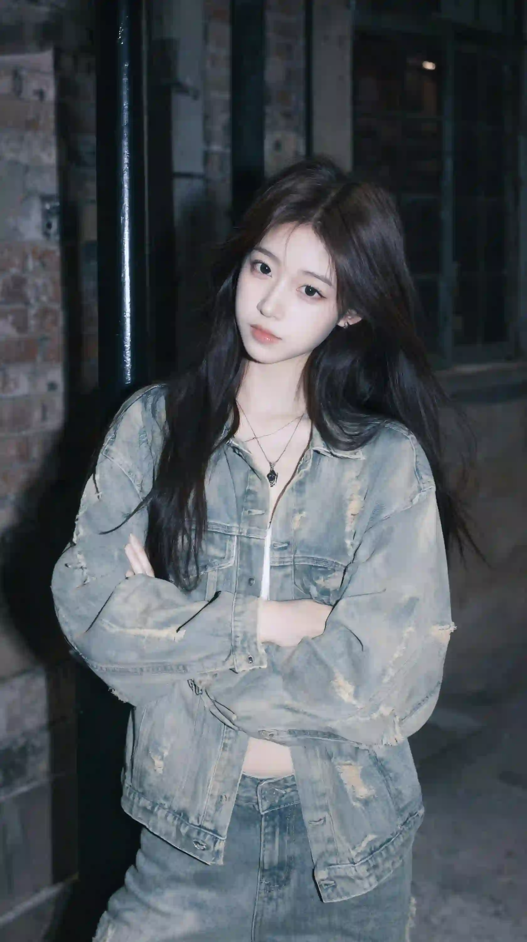 牛仔外套 少女 街头时尚 破洞牛仔 都市风格 人像摄影