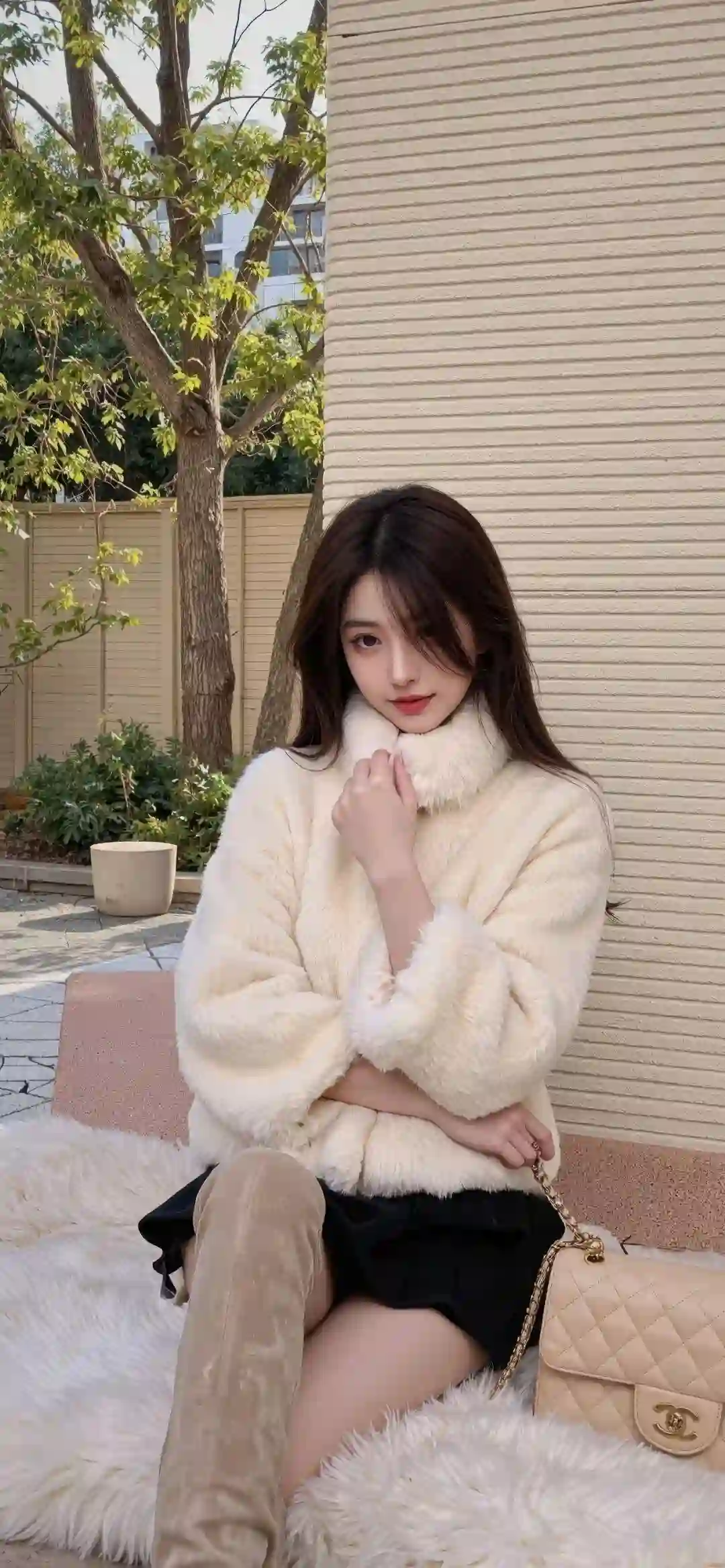 白色毛绒外套 甜美女生 时尚穿搭