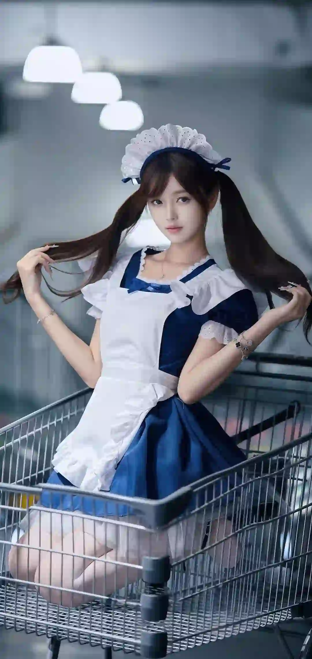美女 长发美女 女仆穿搭 性感美女 购物车中的美女