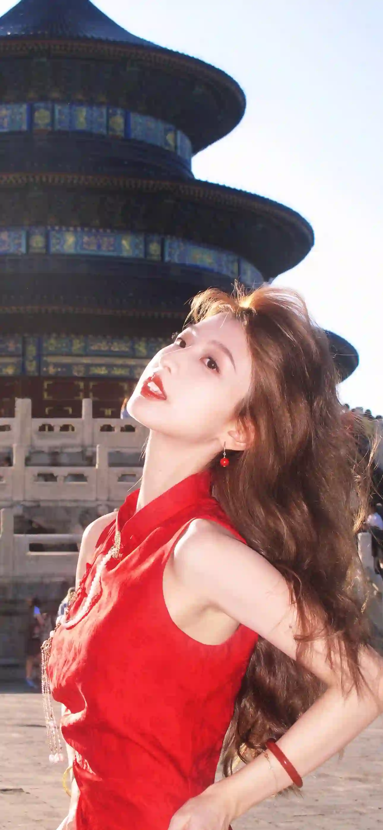 美女 长发美女 红色长裙 红色耳坠 中式服装