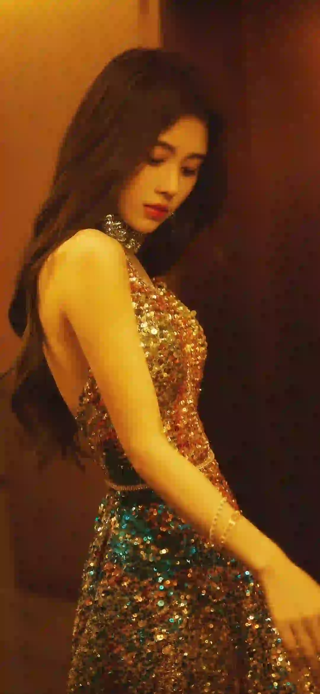 美女女明星 鞠婧祎 长发美女 女神 闪闪发光的裙子