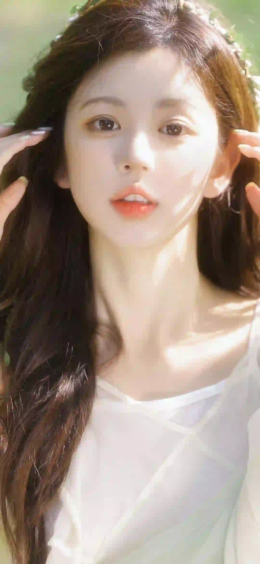 可爱清纯美女 阳光 微笑 白色衣服 甜美女孩