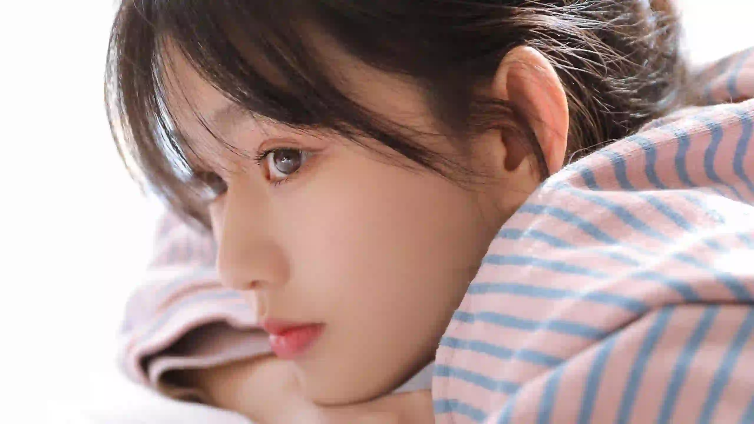 美女 长发美女 清纯美女 甜美 条纹