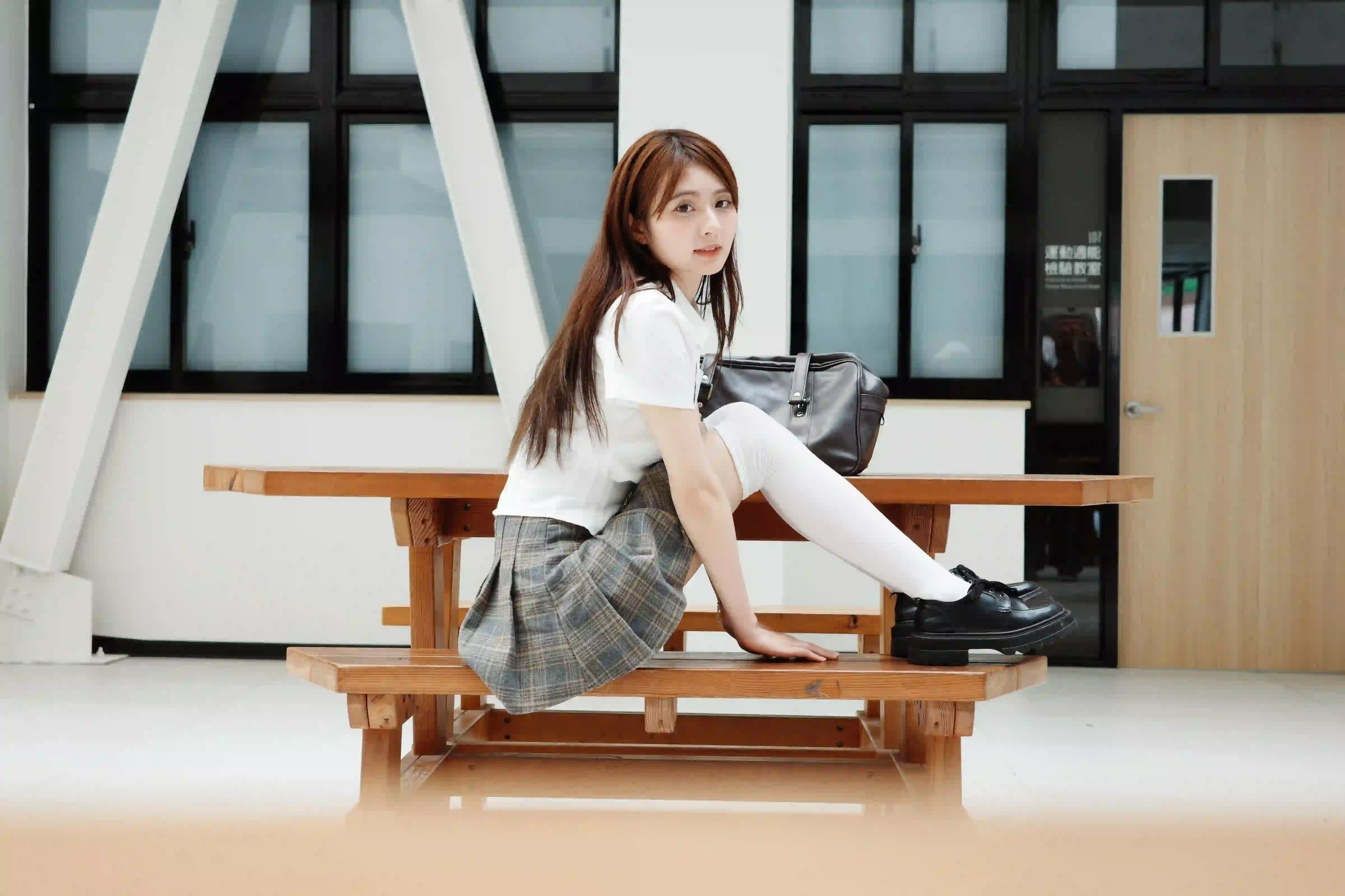 长发jk美女 户外写真 校园场景 可爱 清纯女孩 长腿