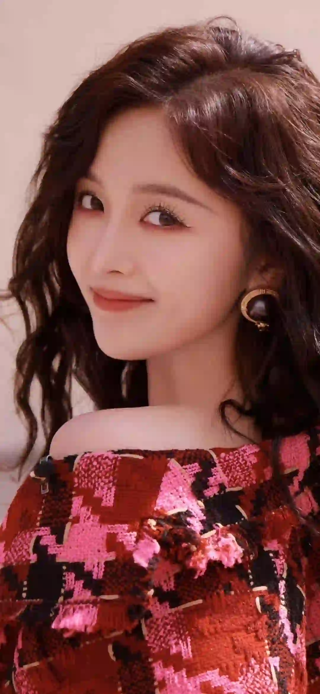 明星壁纸 吴宣仪 长发美女 可爱女孩 微笑